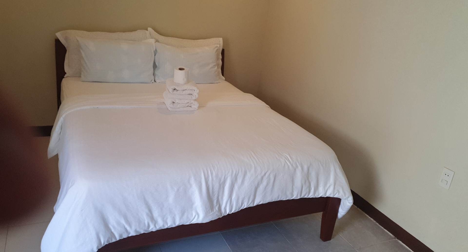 Birdwatchers Beachfront Hotel Panglao