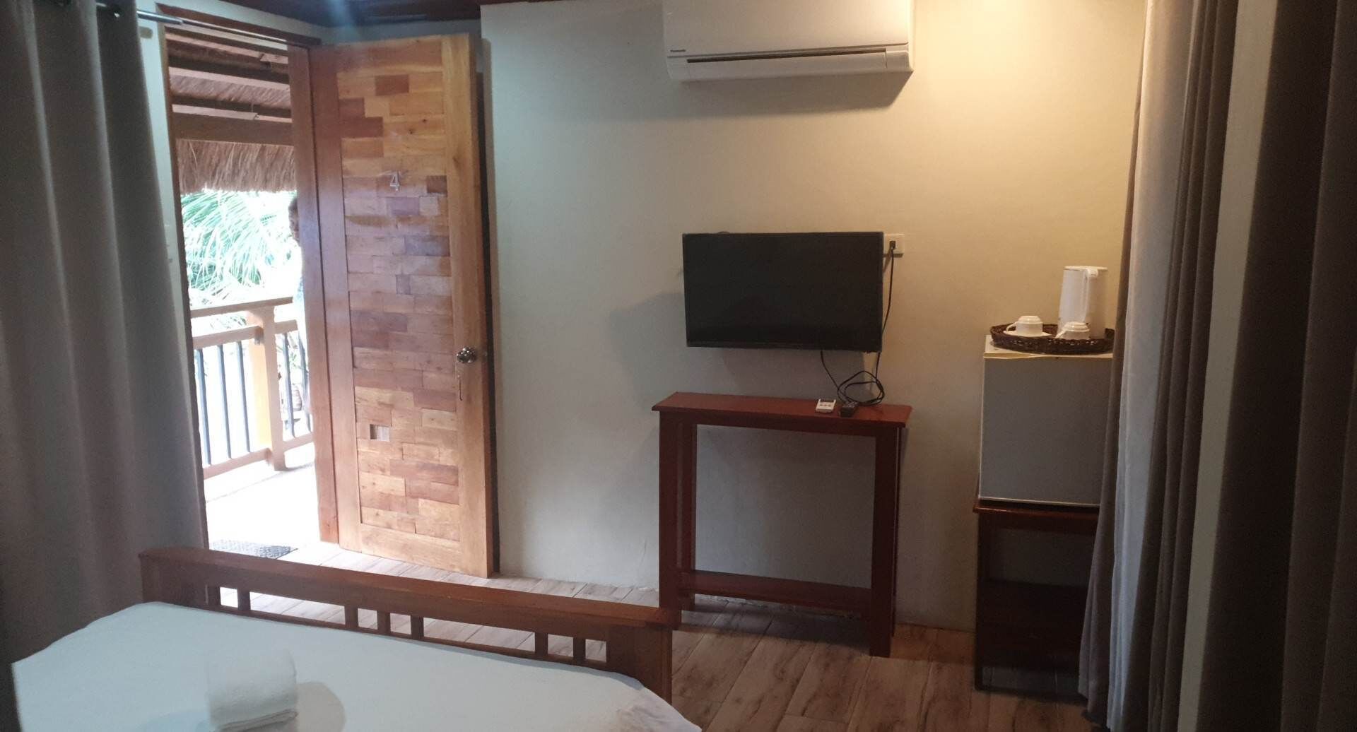 Birdwatchers Beachfront Hotel Panglao