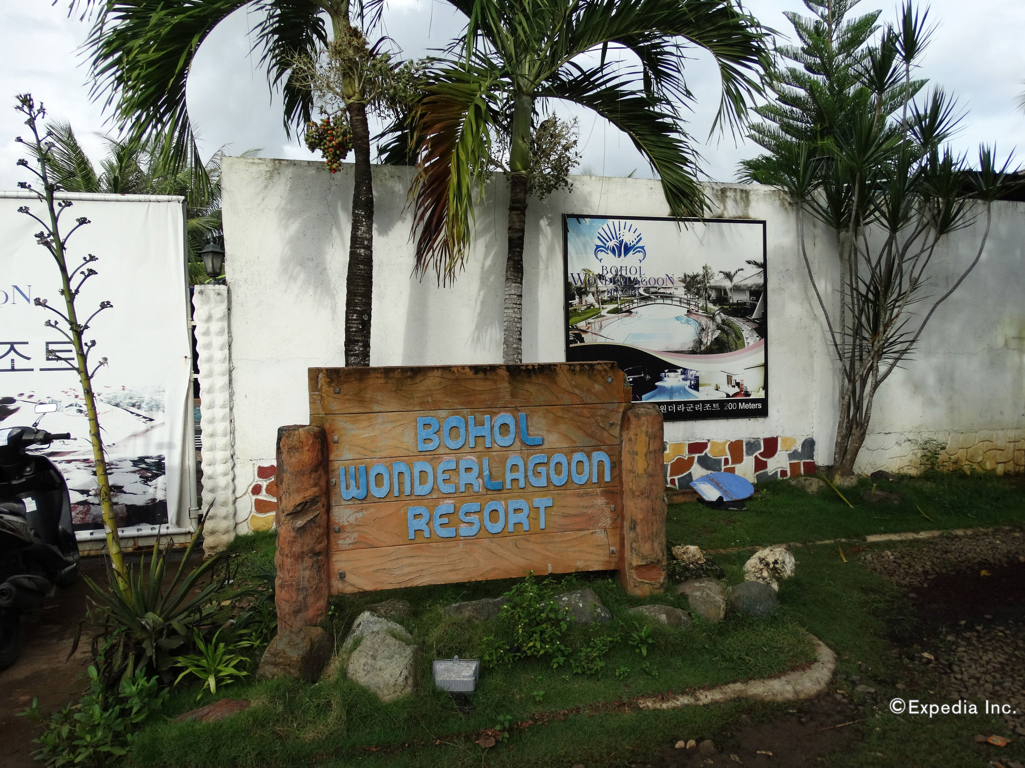 Bohol Wonderlagoon Resort