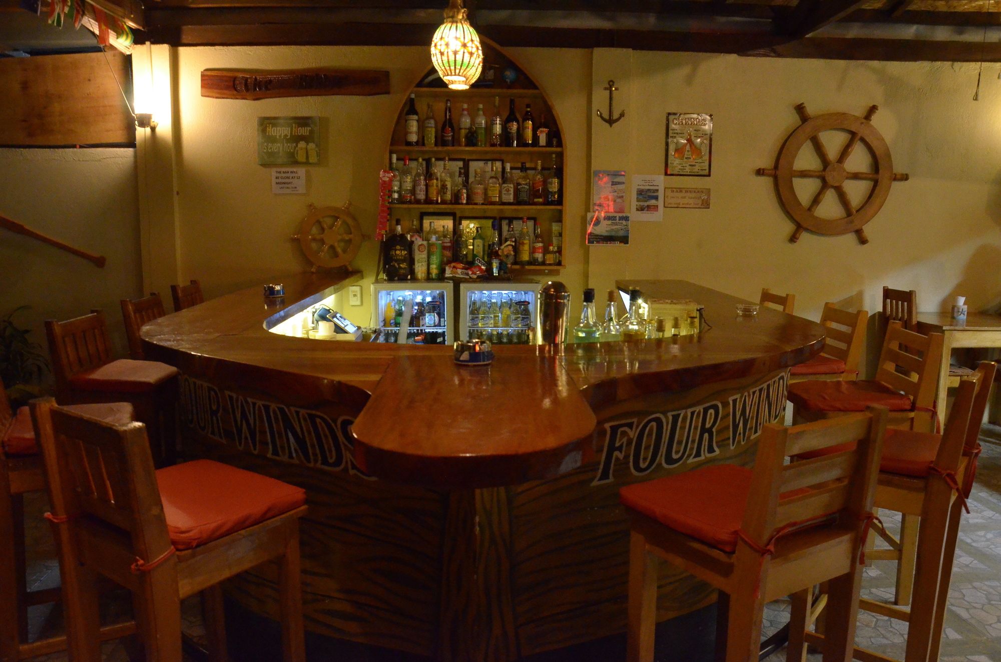 Captains Lodge And Bar
