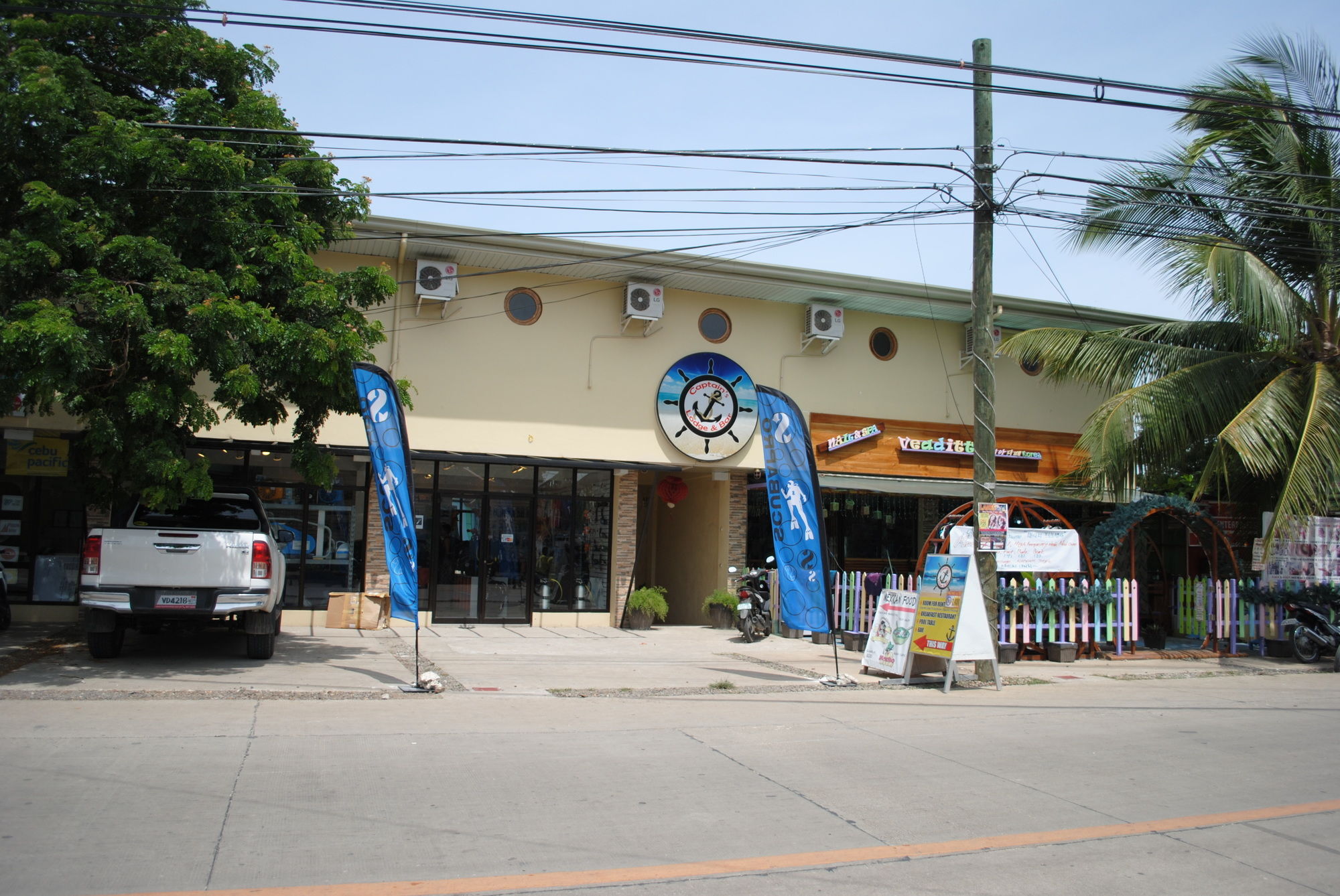 Captains Lodge And Bar