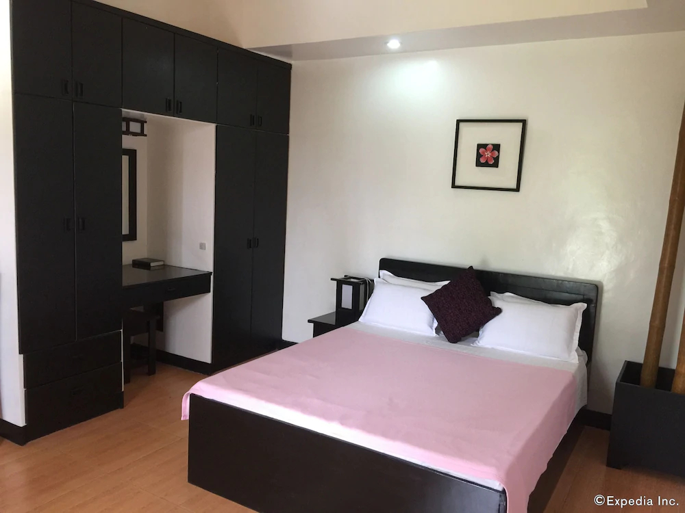 La Pernela Beachfront Resort