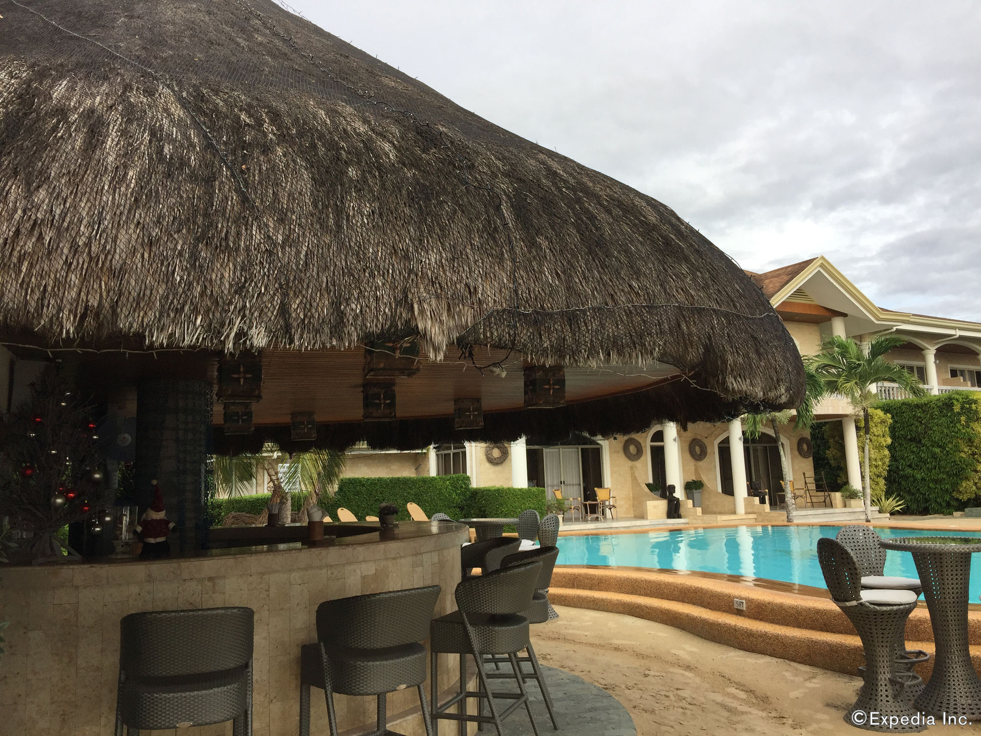 Linaw Beach Resort