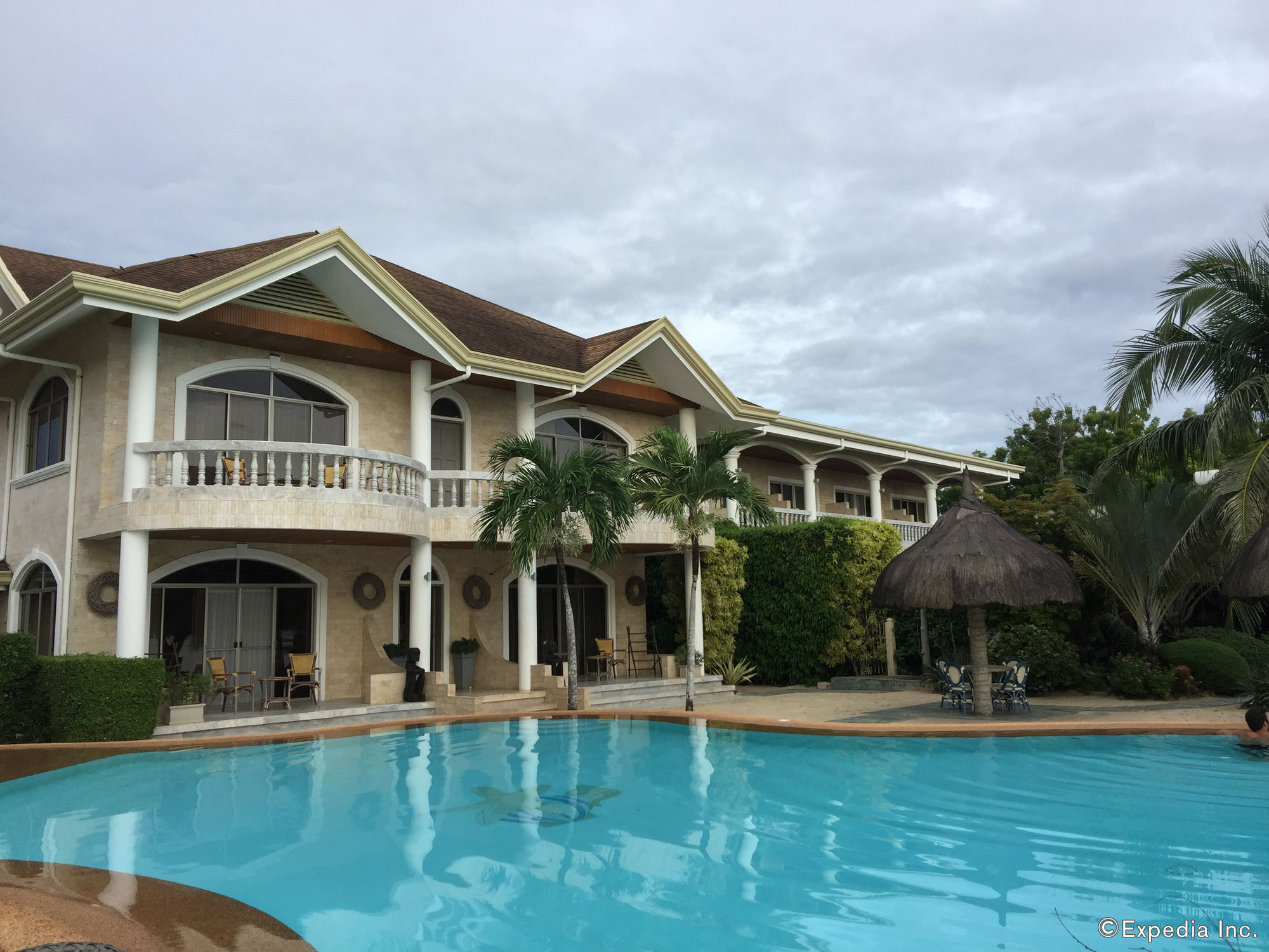 Linaw Beach Resort