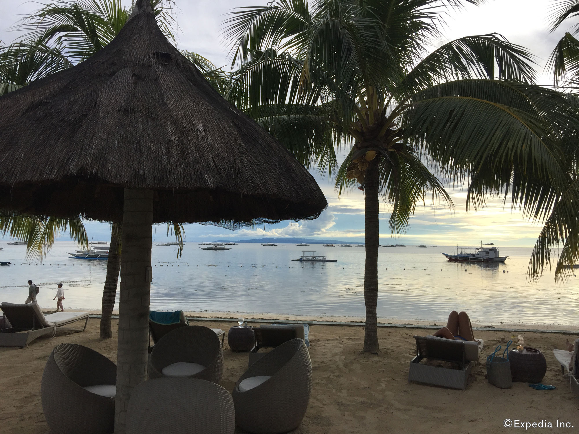 Linaw Beach Resort