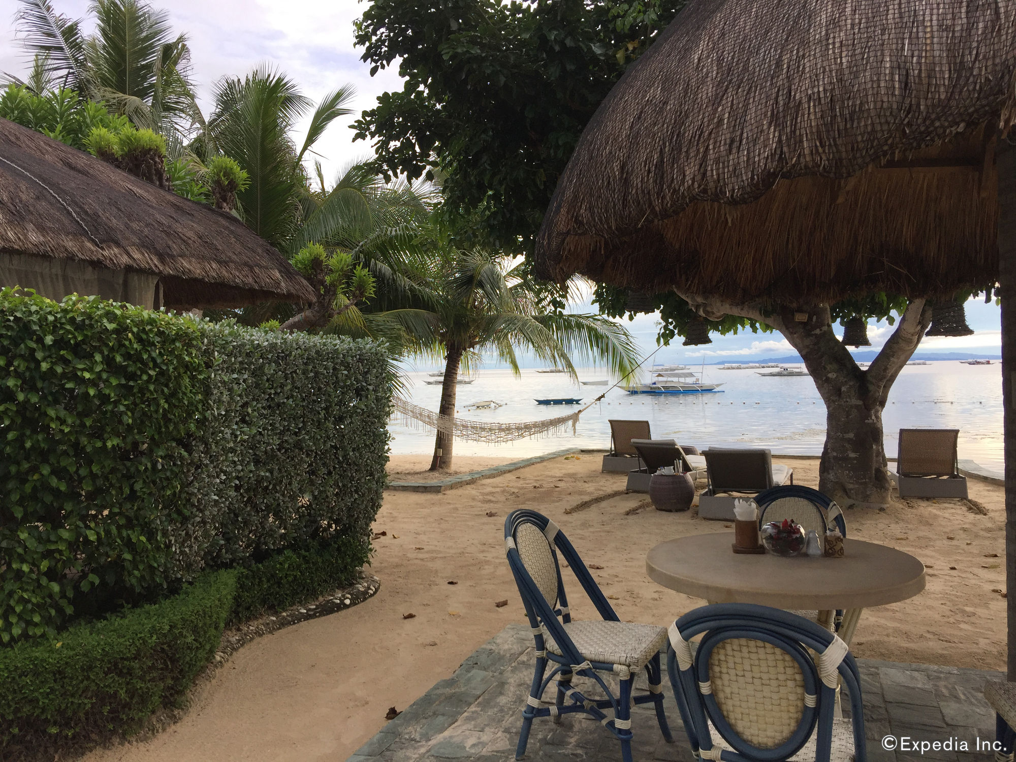 Linaw Beach Resort