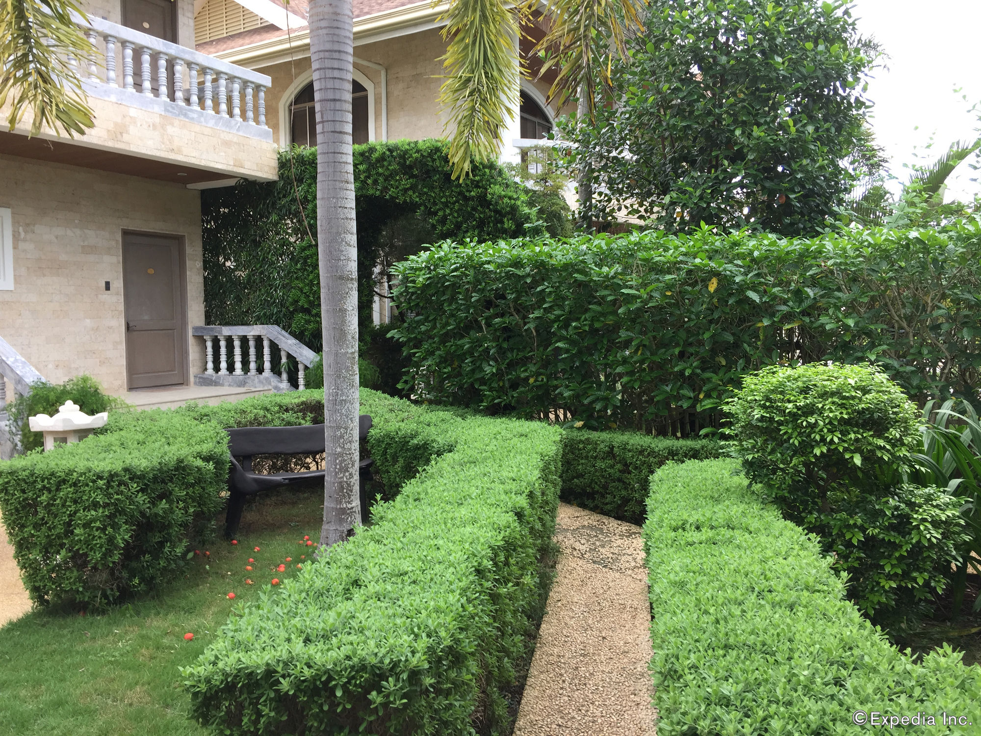Linaw Beach Resort