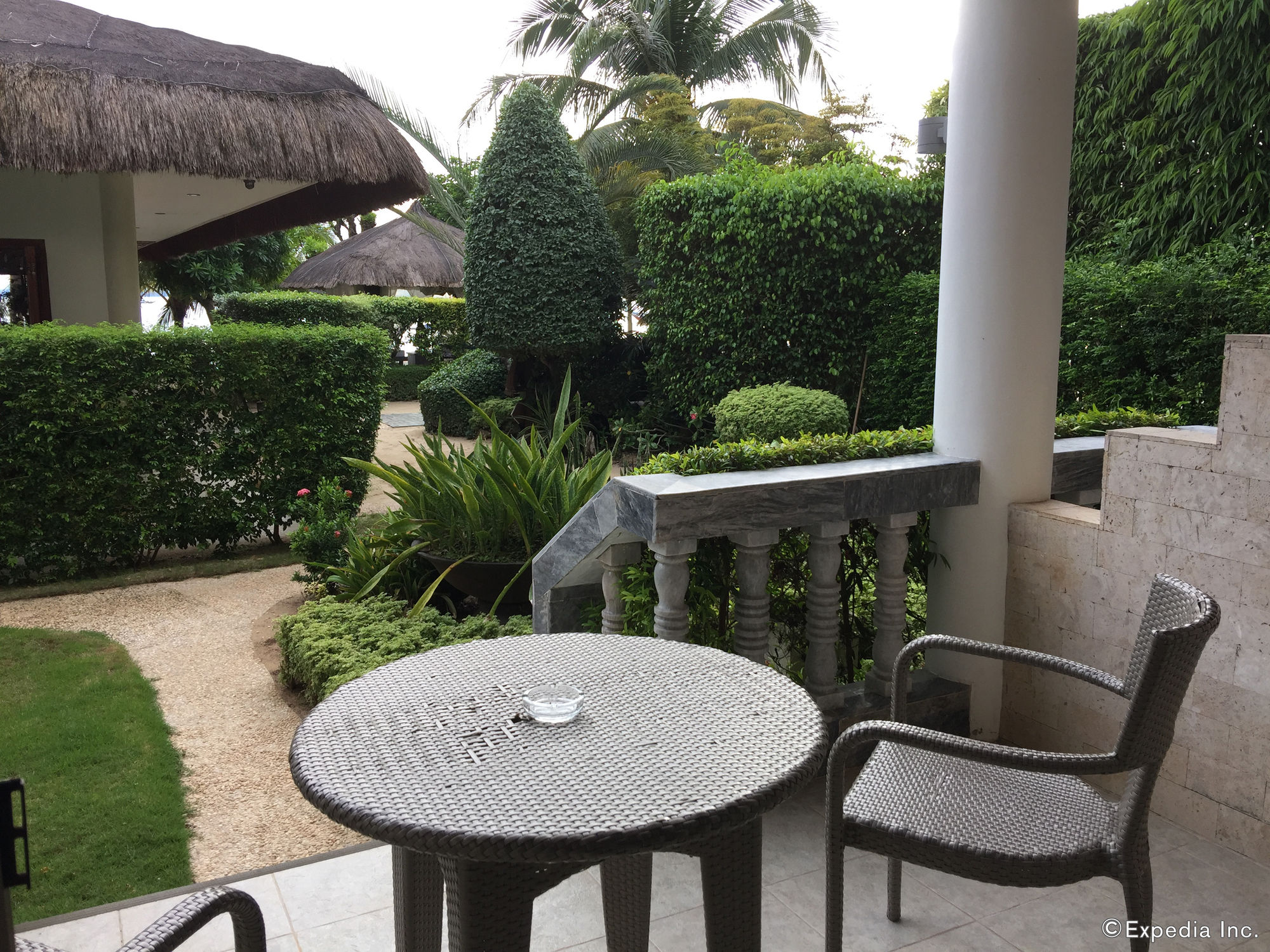 Linaw Beach Resort