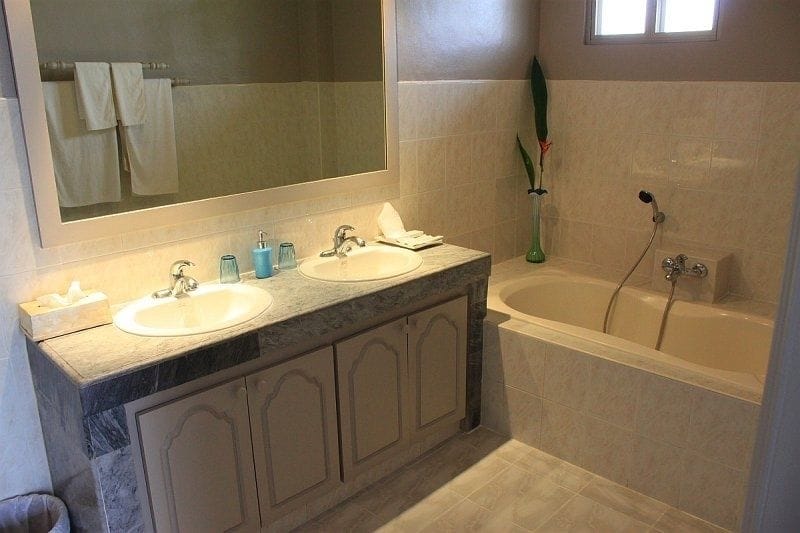 Linaw Beach Resort