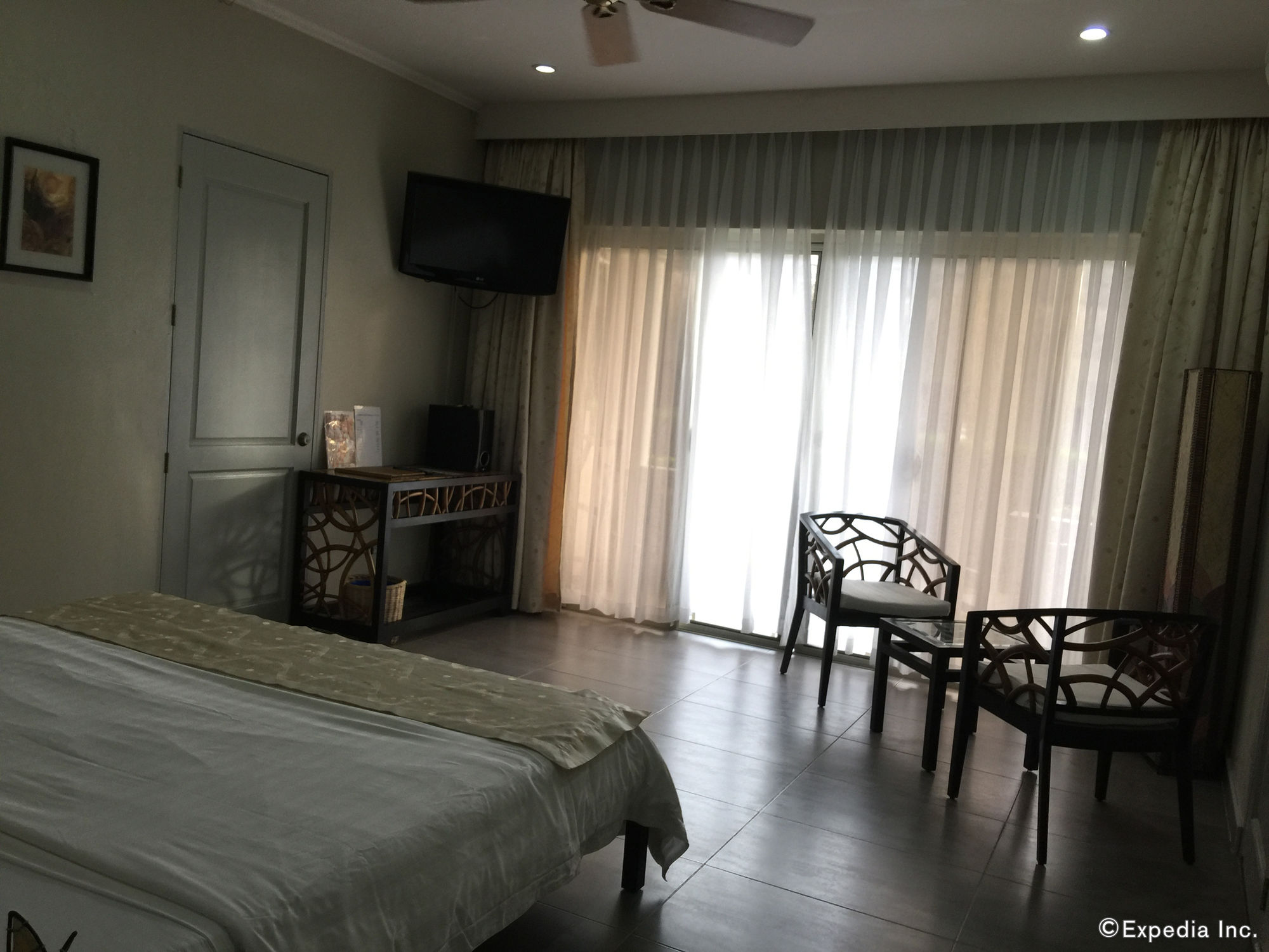 Linaw Beach Resort