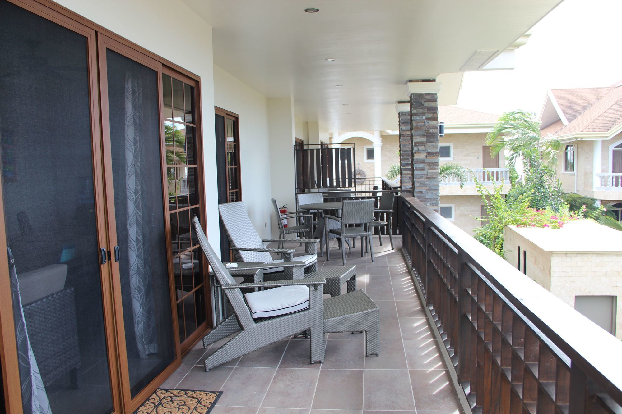 Linaw Beach Resort