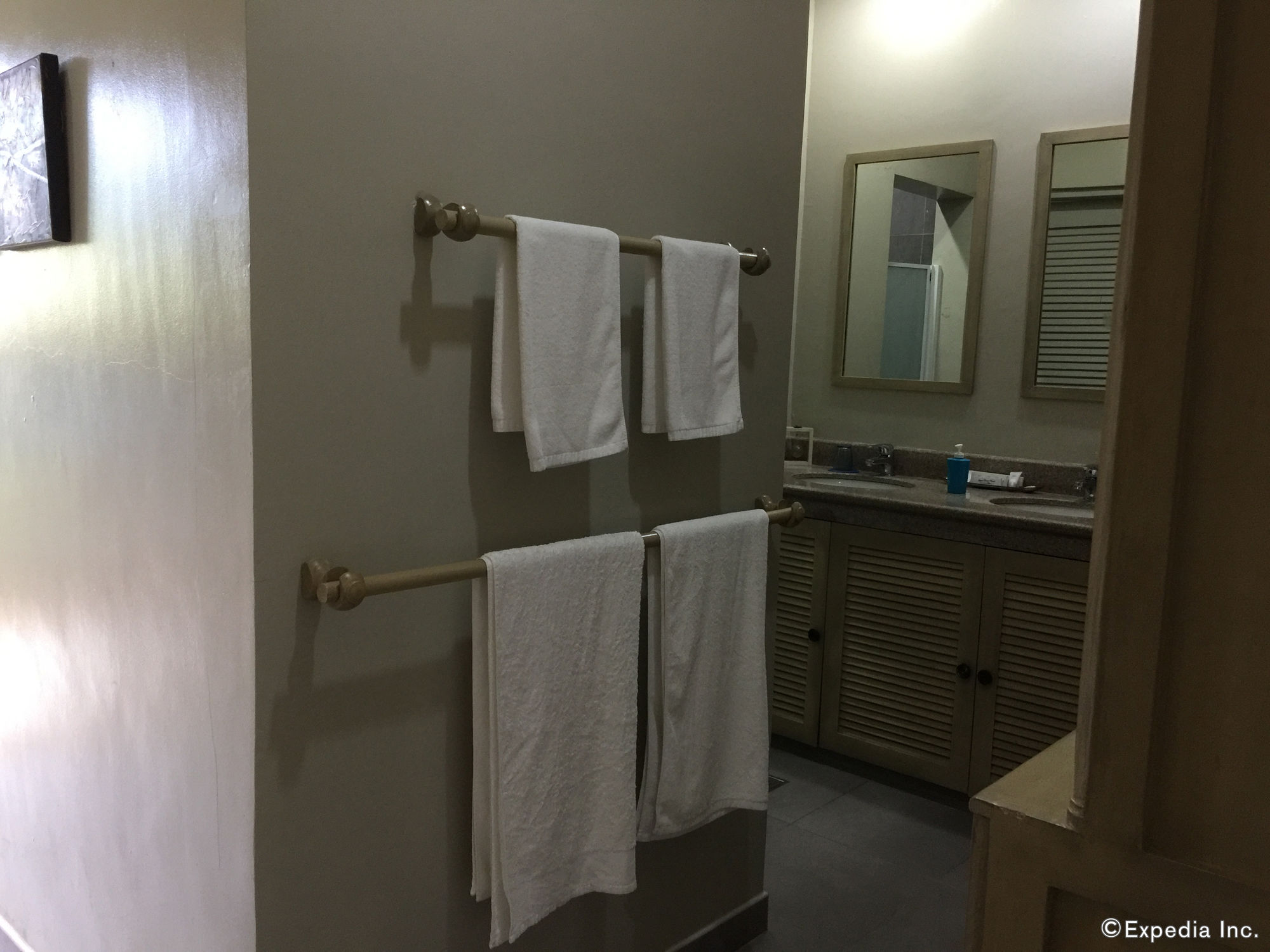 Linaw Beach Resort