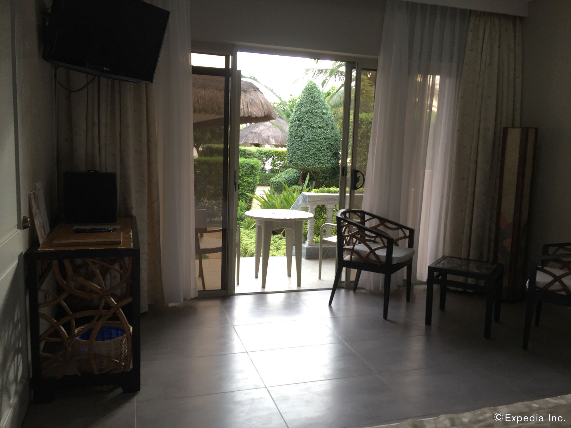 Linaw Beach Resort