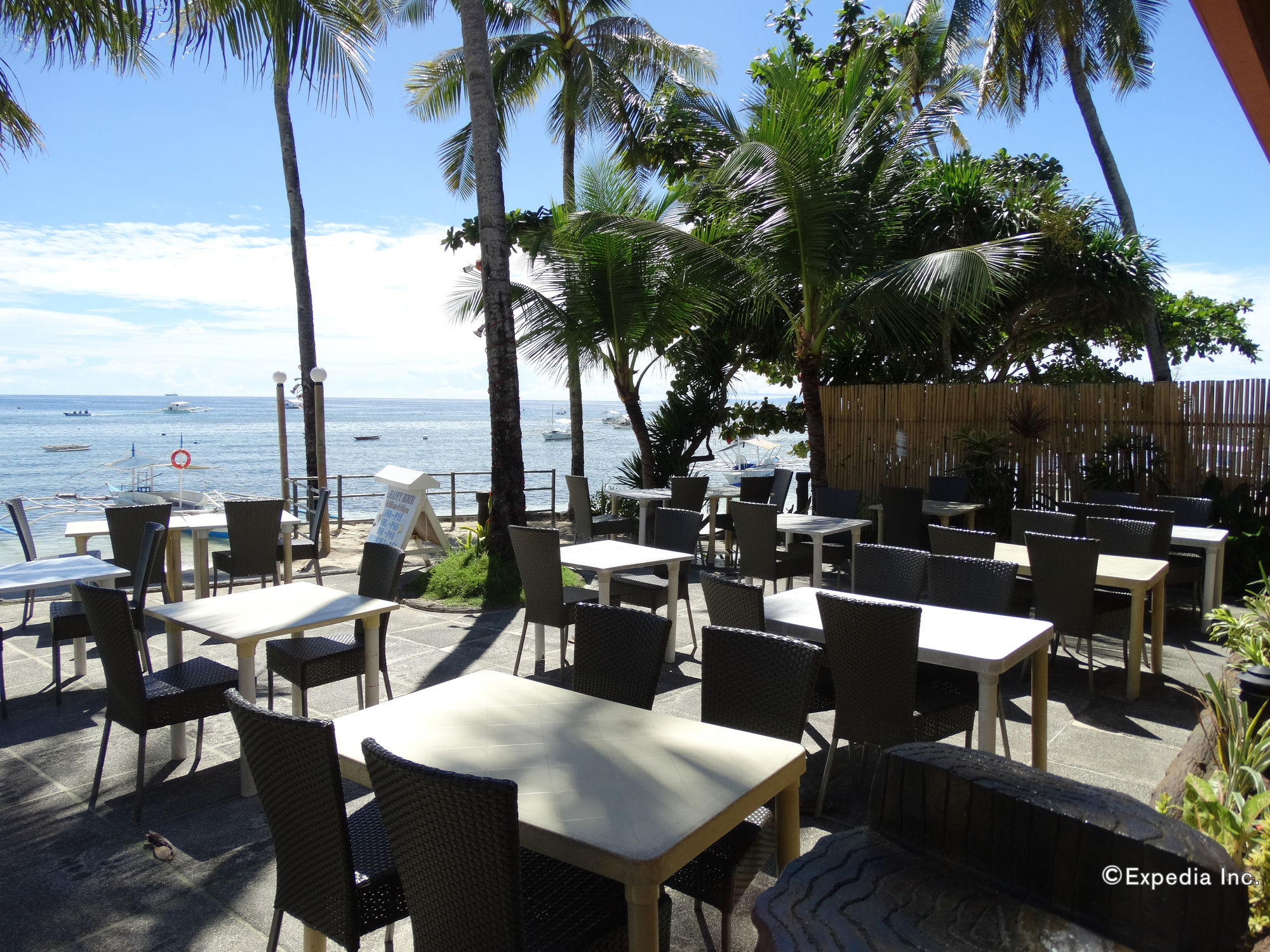 Lost Horizon Beach Dive Resort