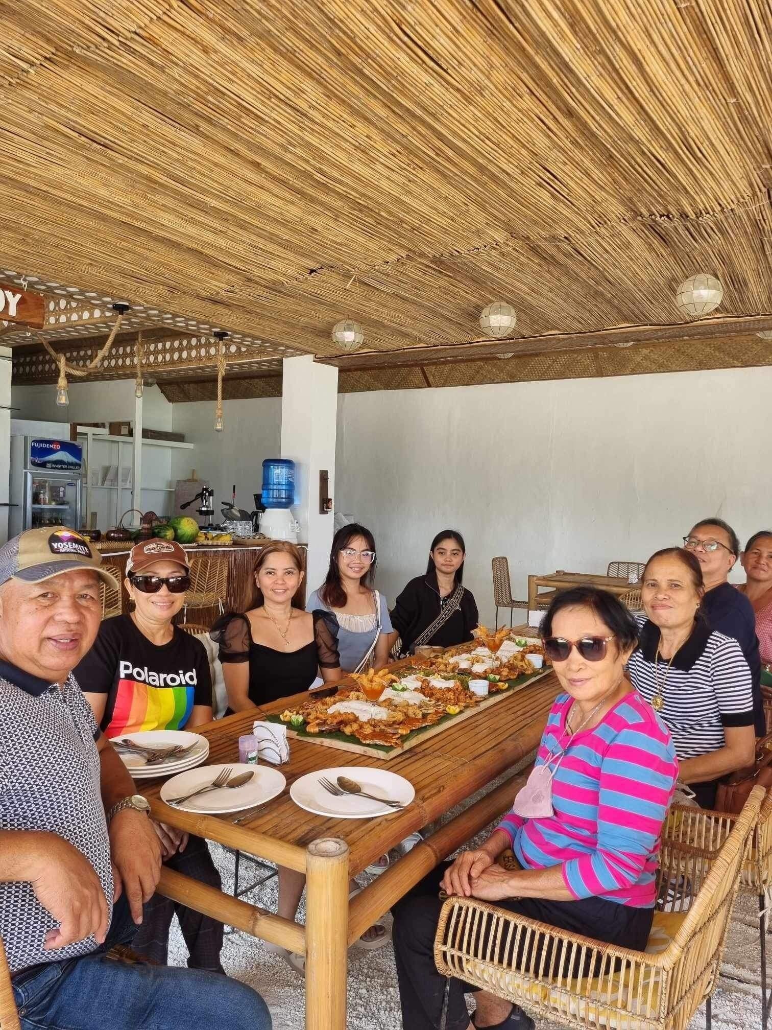 On Board Panglao Beach Hostel and Resort