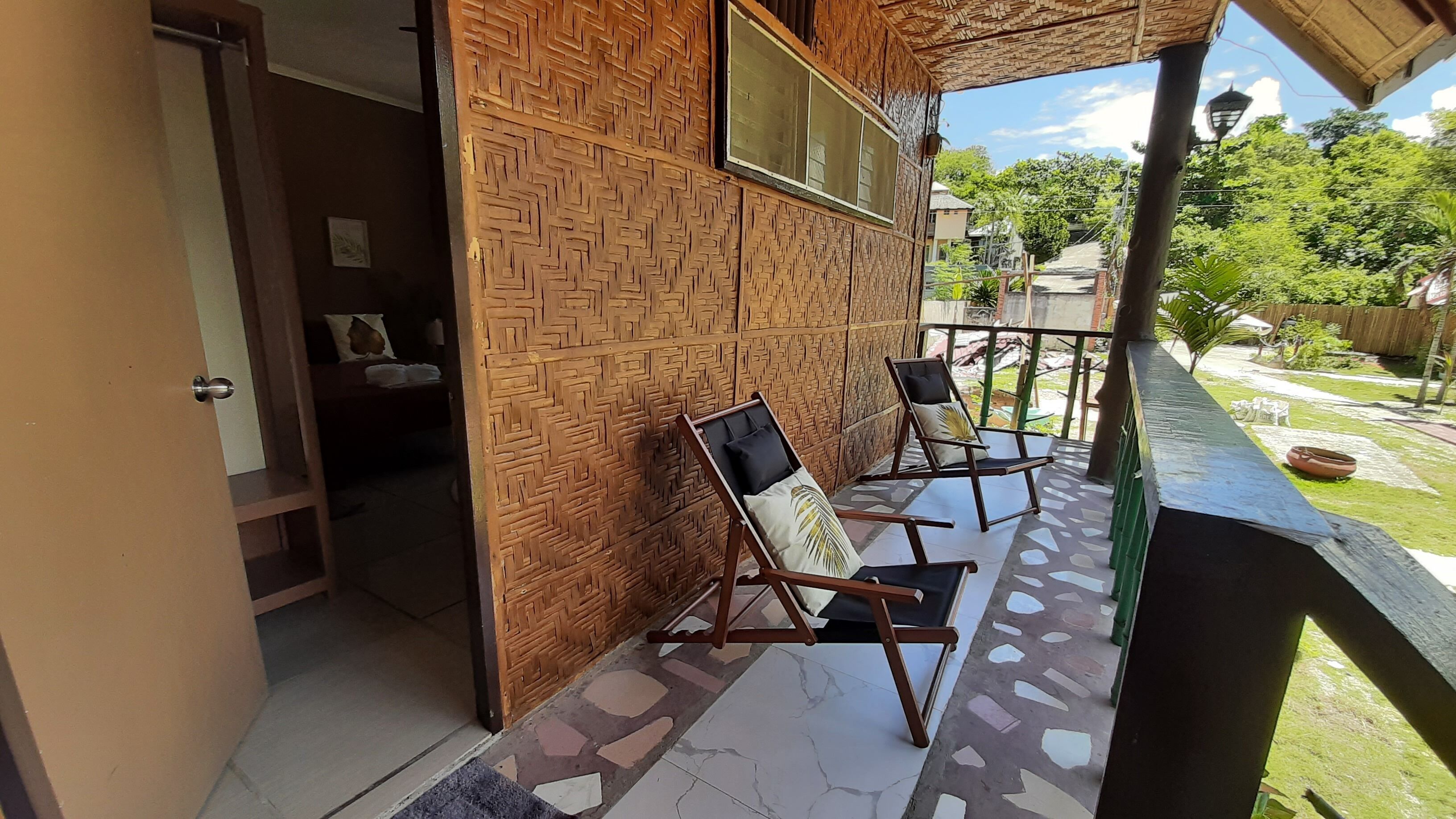 On Board Panglao Beach Hostel and Resort