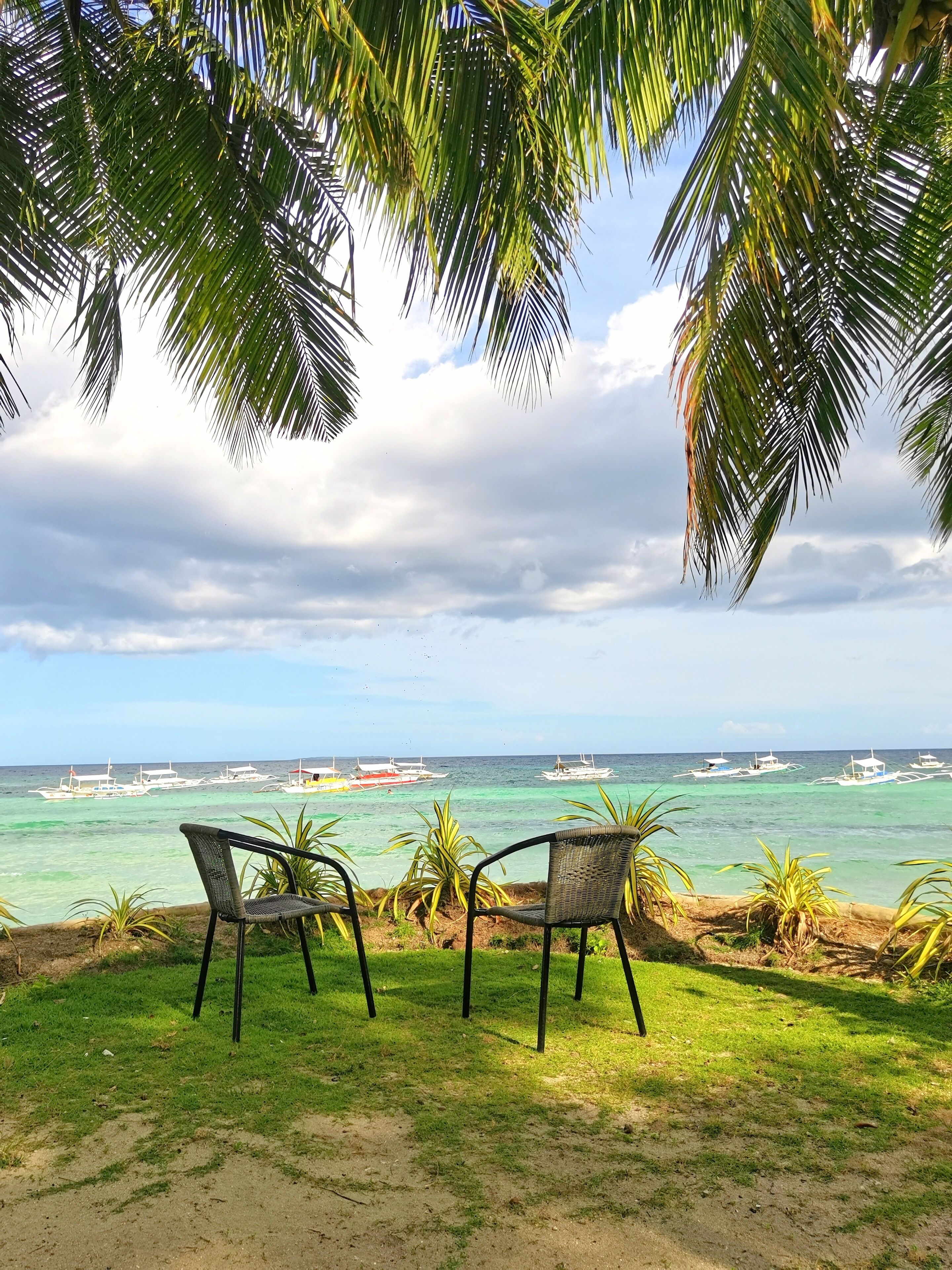On Board Panglao Beach Hostel and Resort