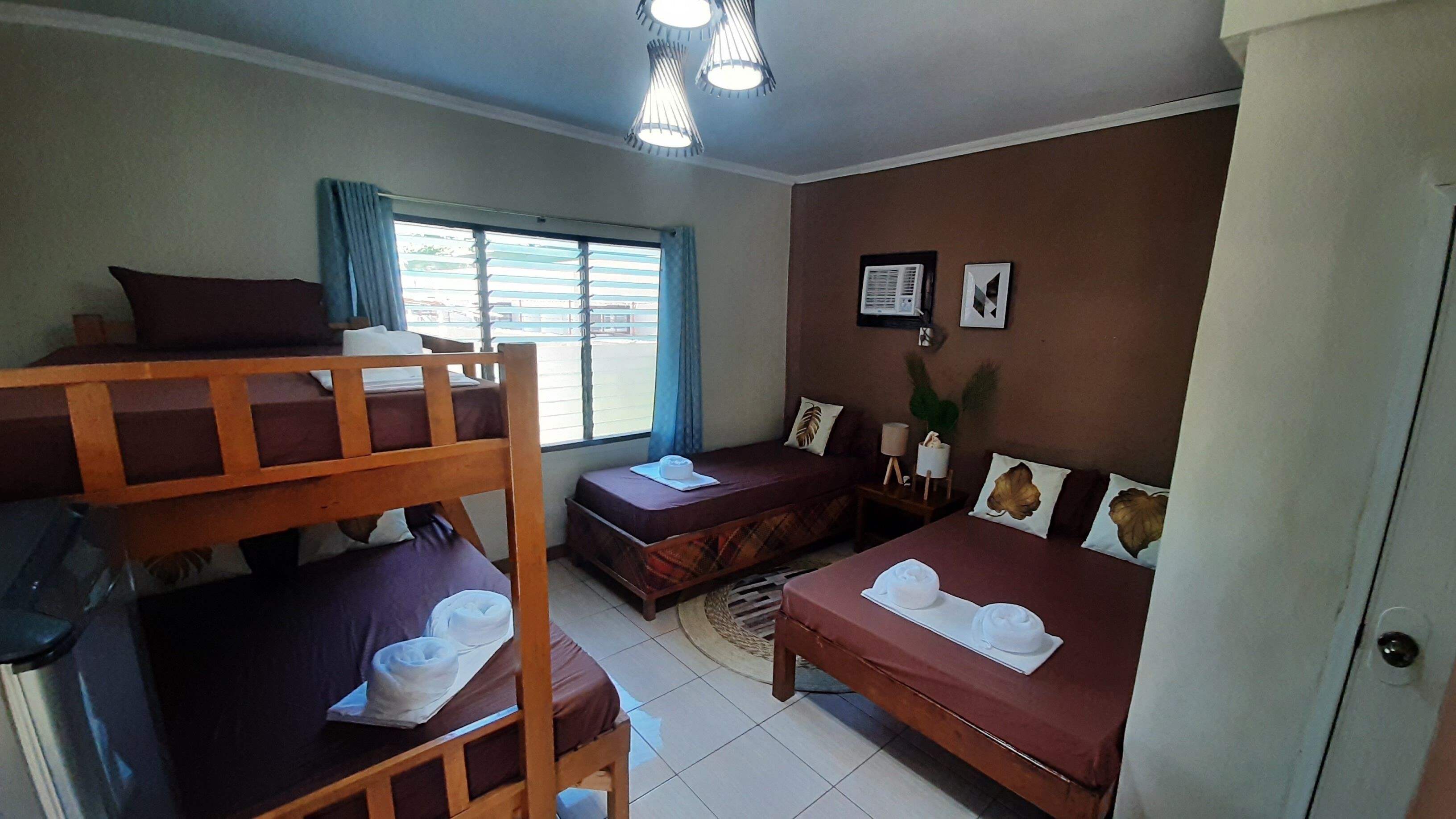 On Board Panglao Beach Hostel and Resort