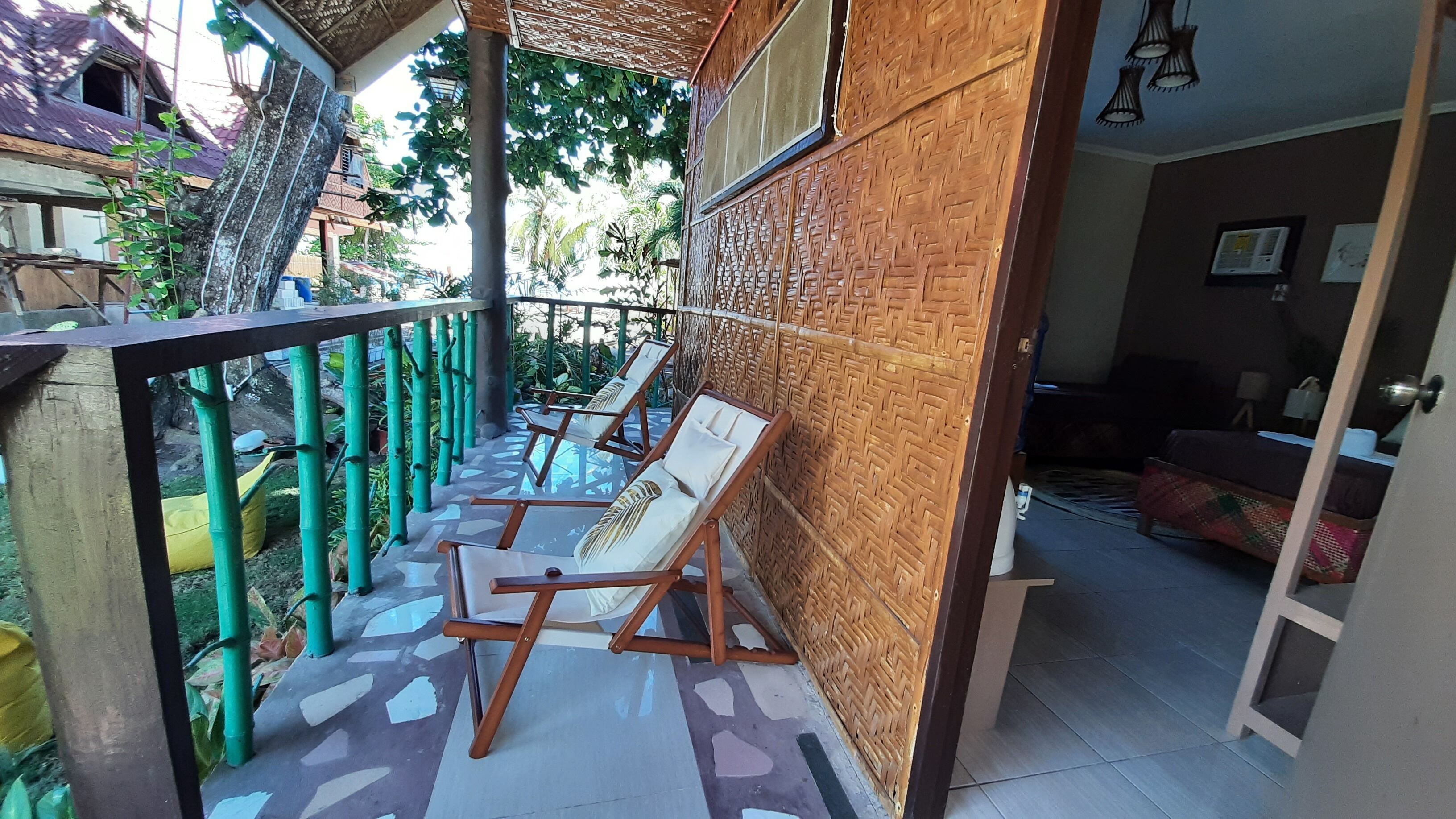 On Board Panglao Beach Hostel and Resort