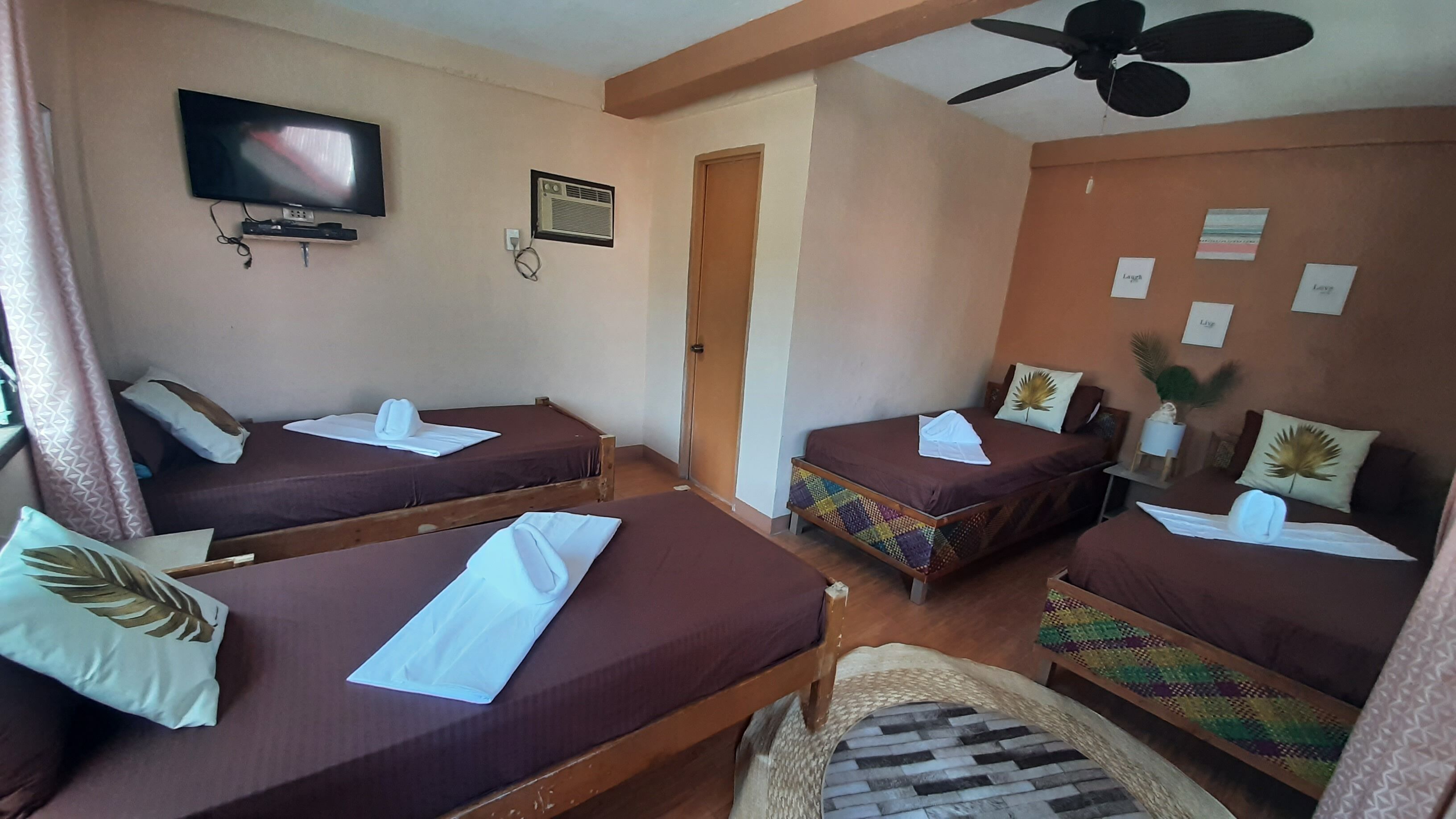 On Board Panglao Beach Hostel and Resort