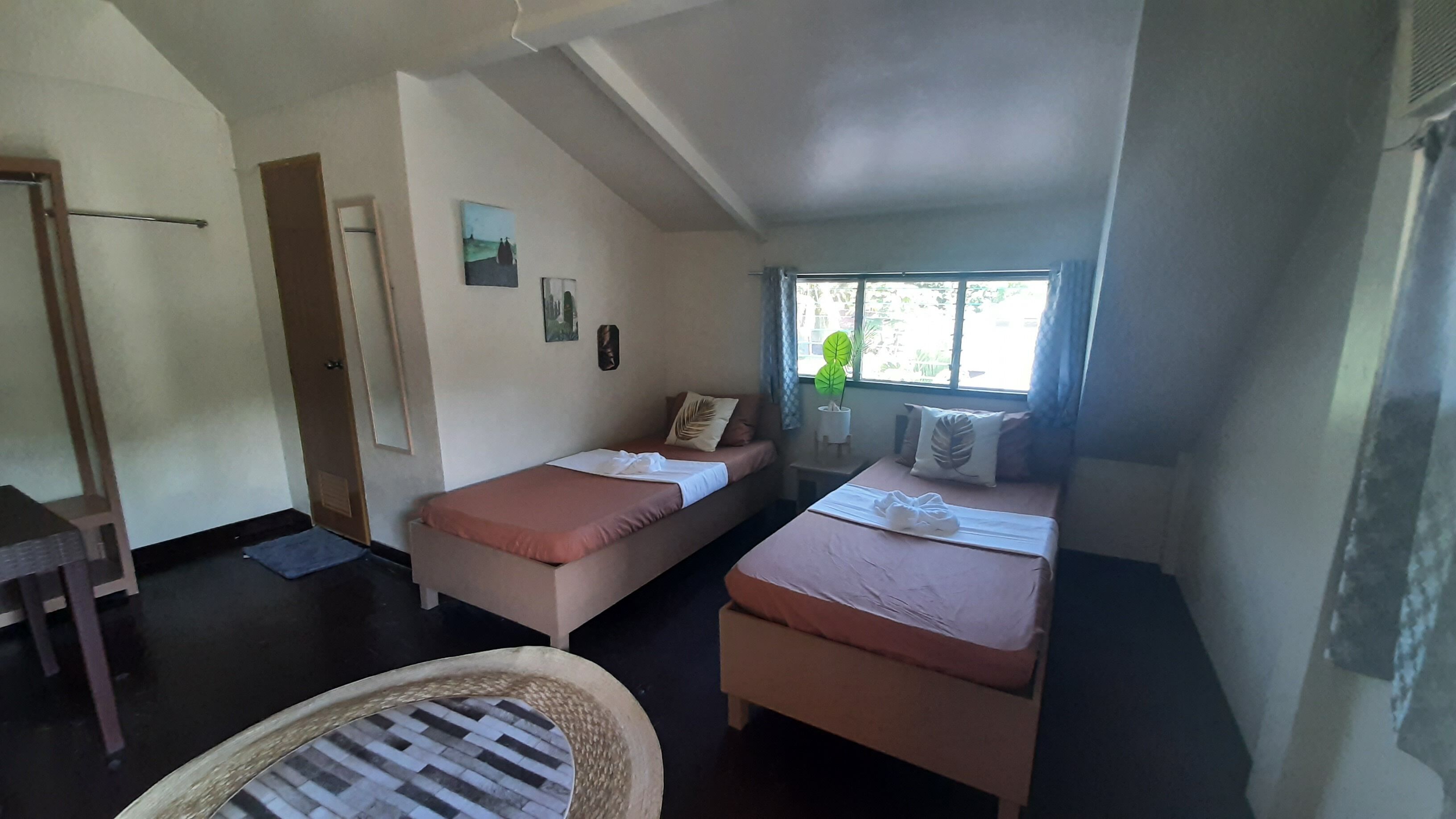 On Board Panglao Beach Hostel and Resort