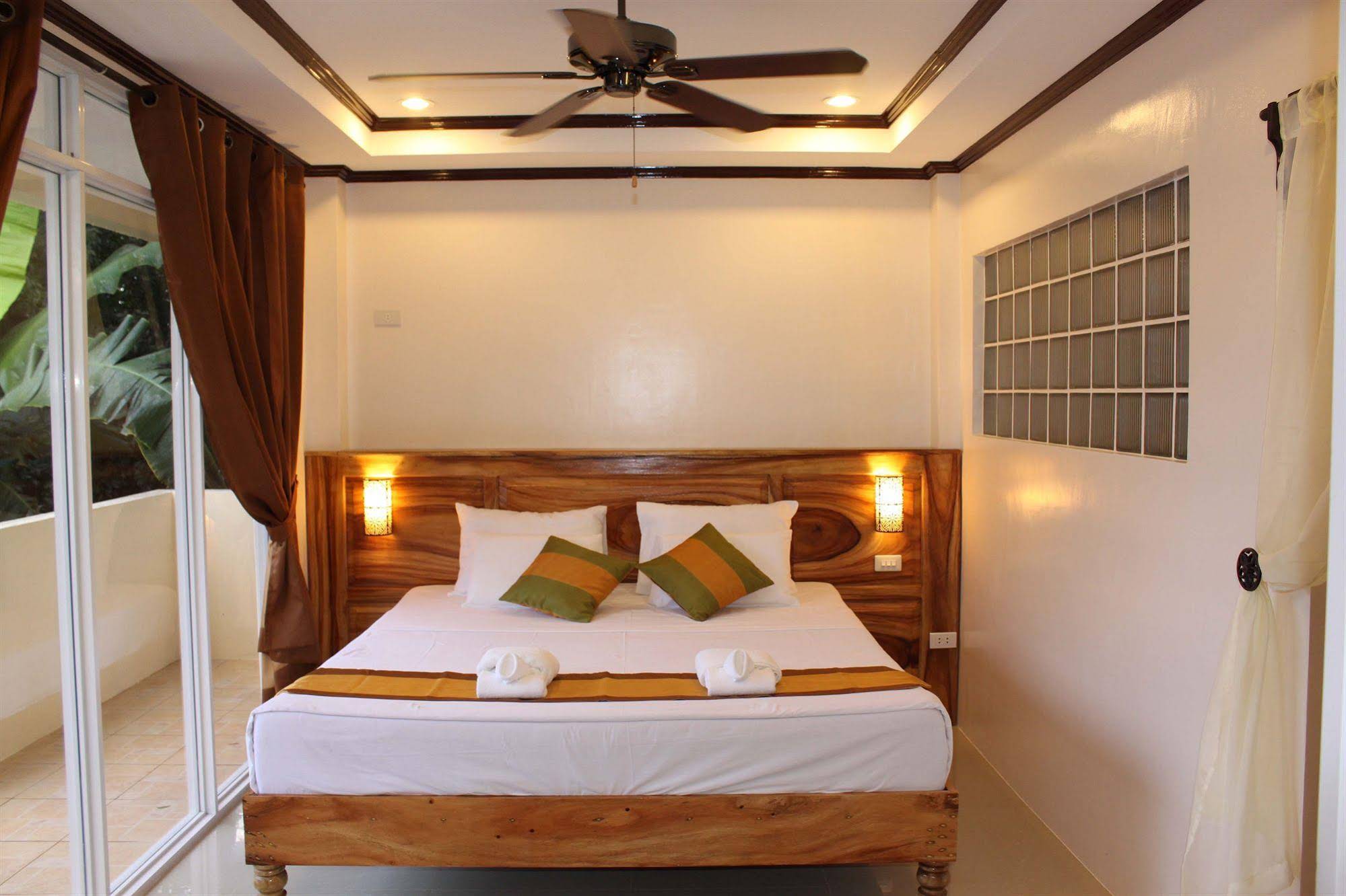 Palms Cove Resort
