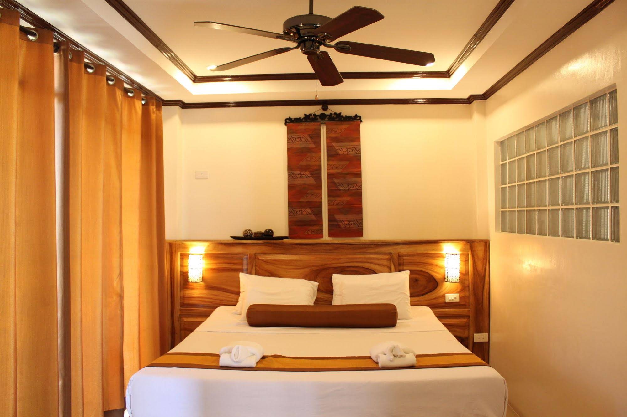 Palms Cove Resort