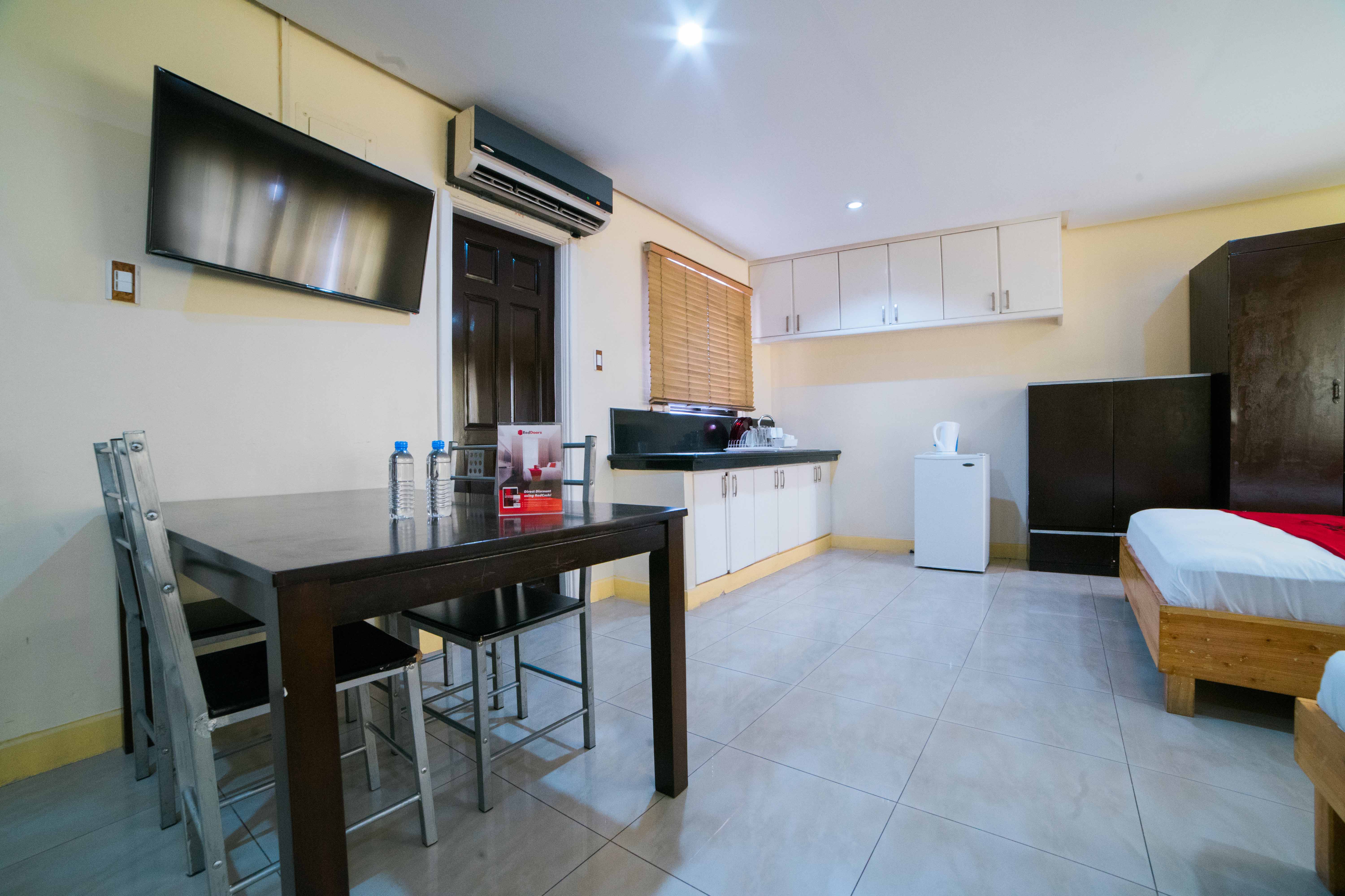 153 Executive Suites by RedDoorz