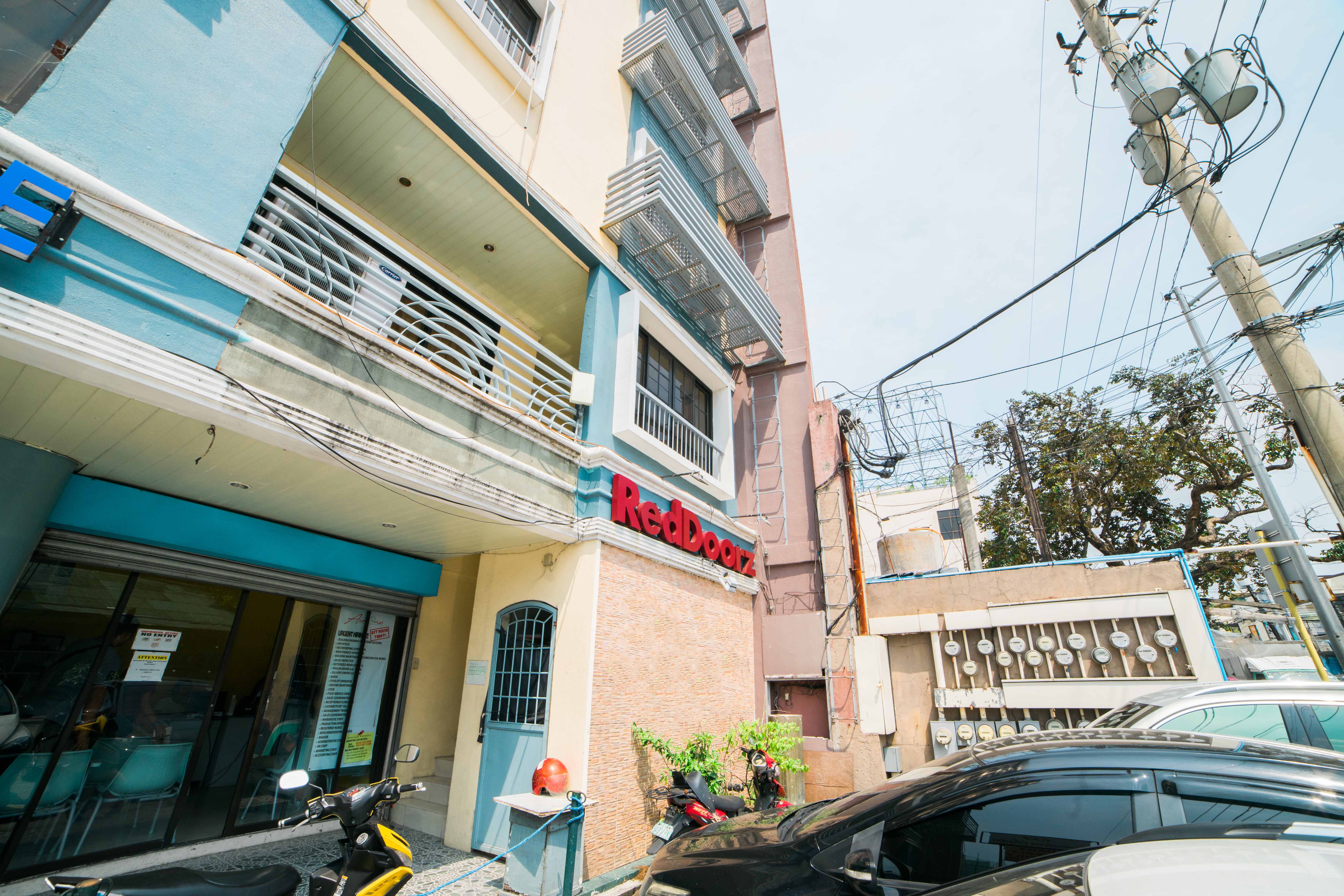 153 Executive Suites by RedDoorz