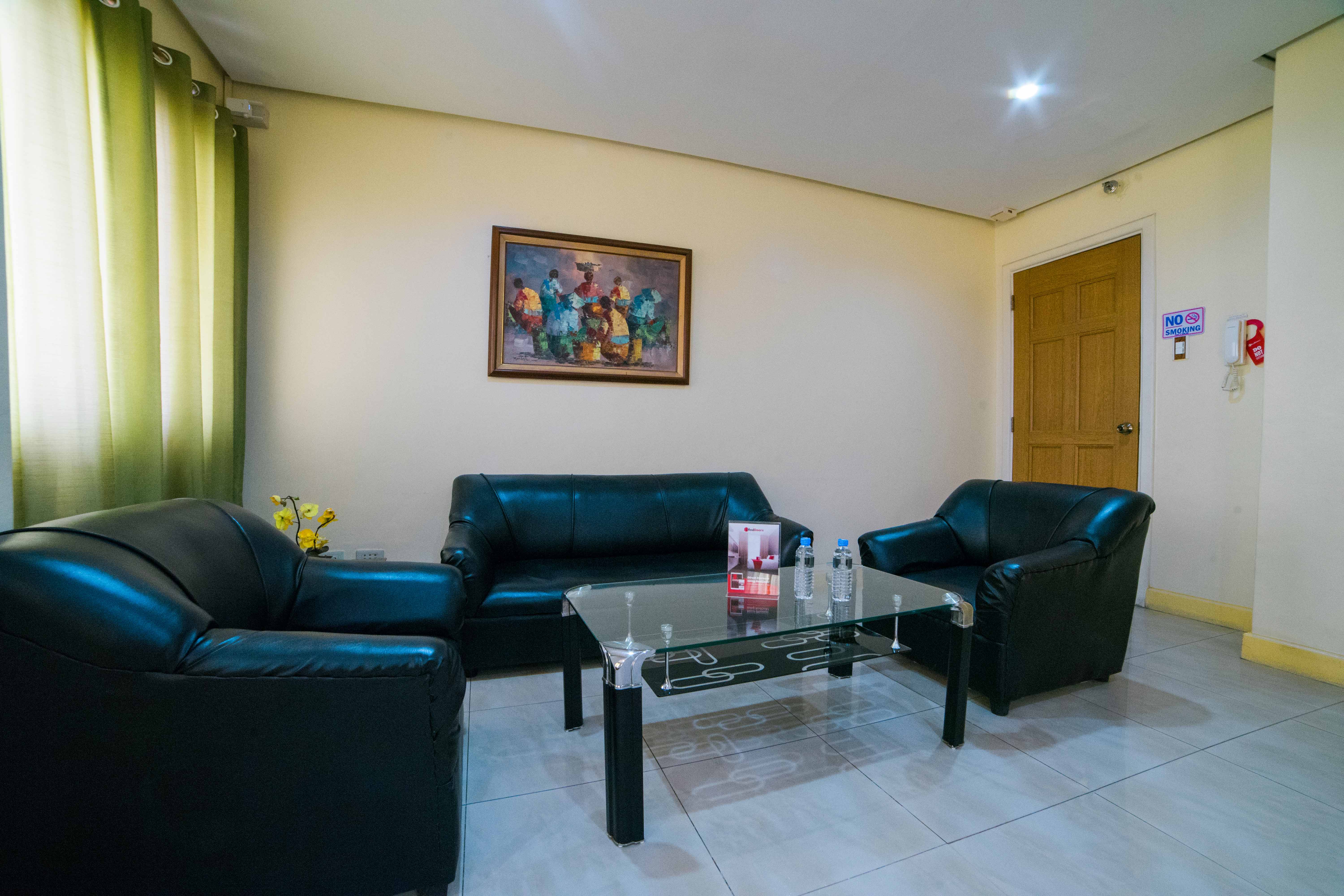153 Executive Suites by RedDoorz