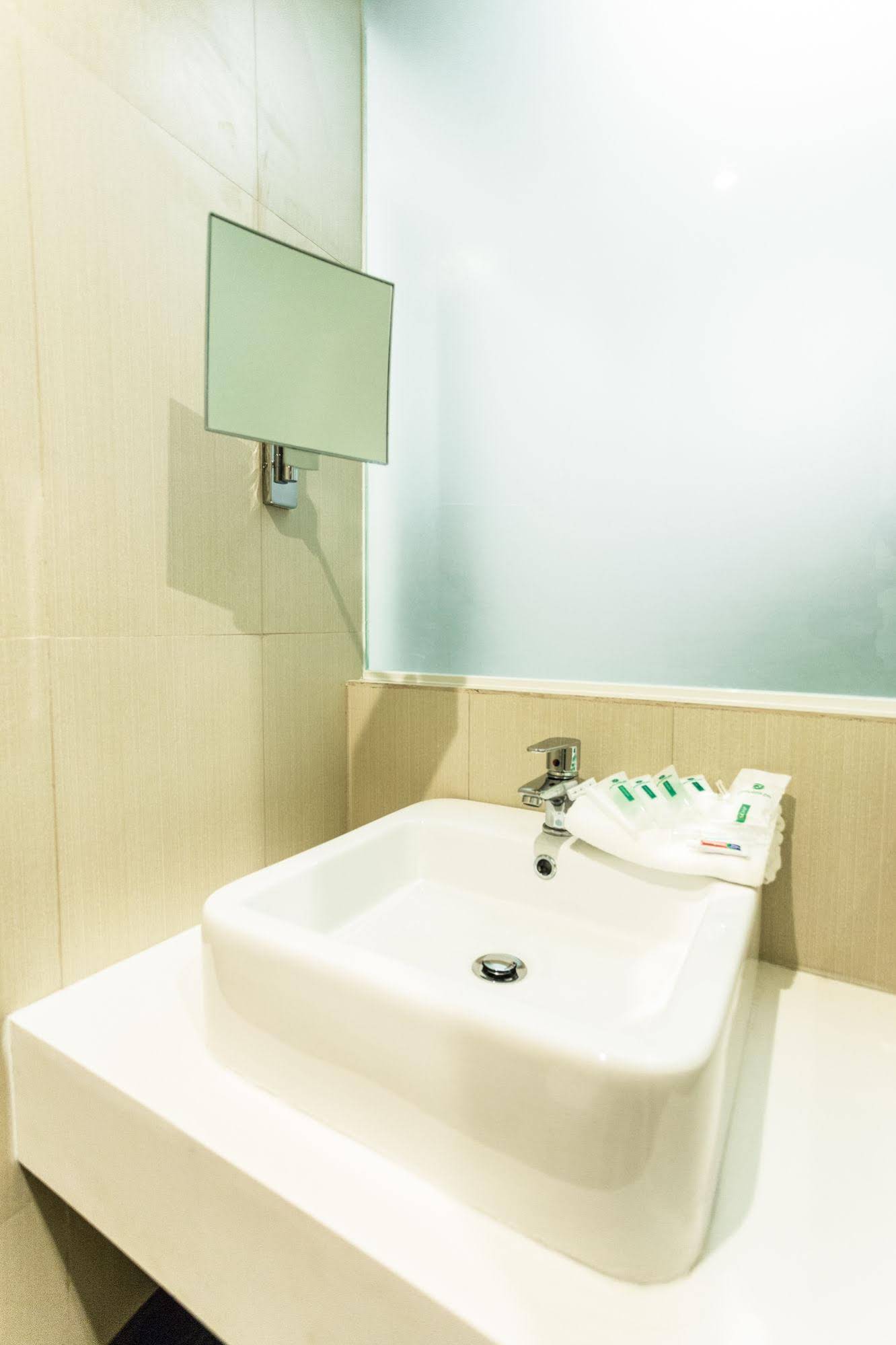 Go Hotels Manila Airport Road