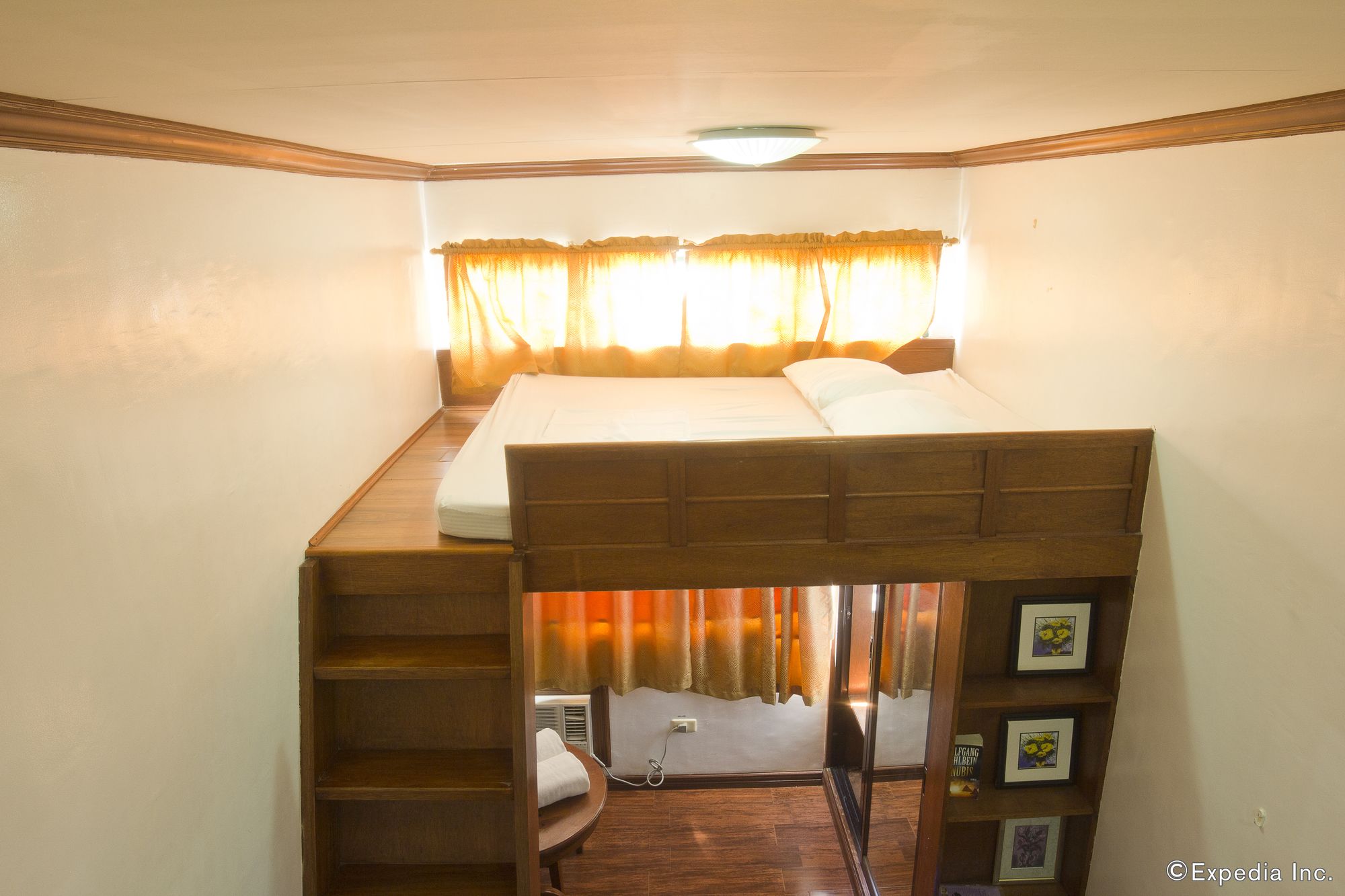 Isabelle Royale Hotel