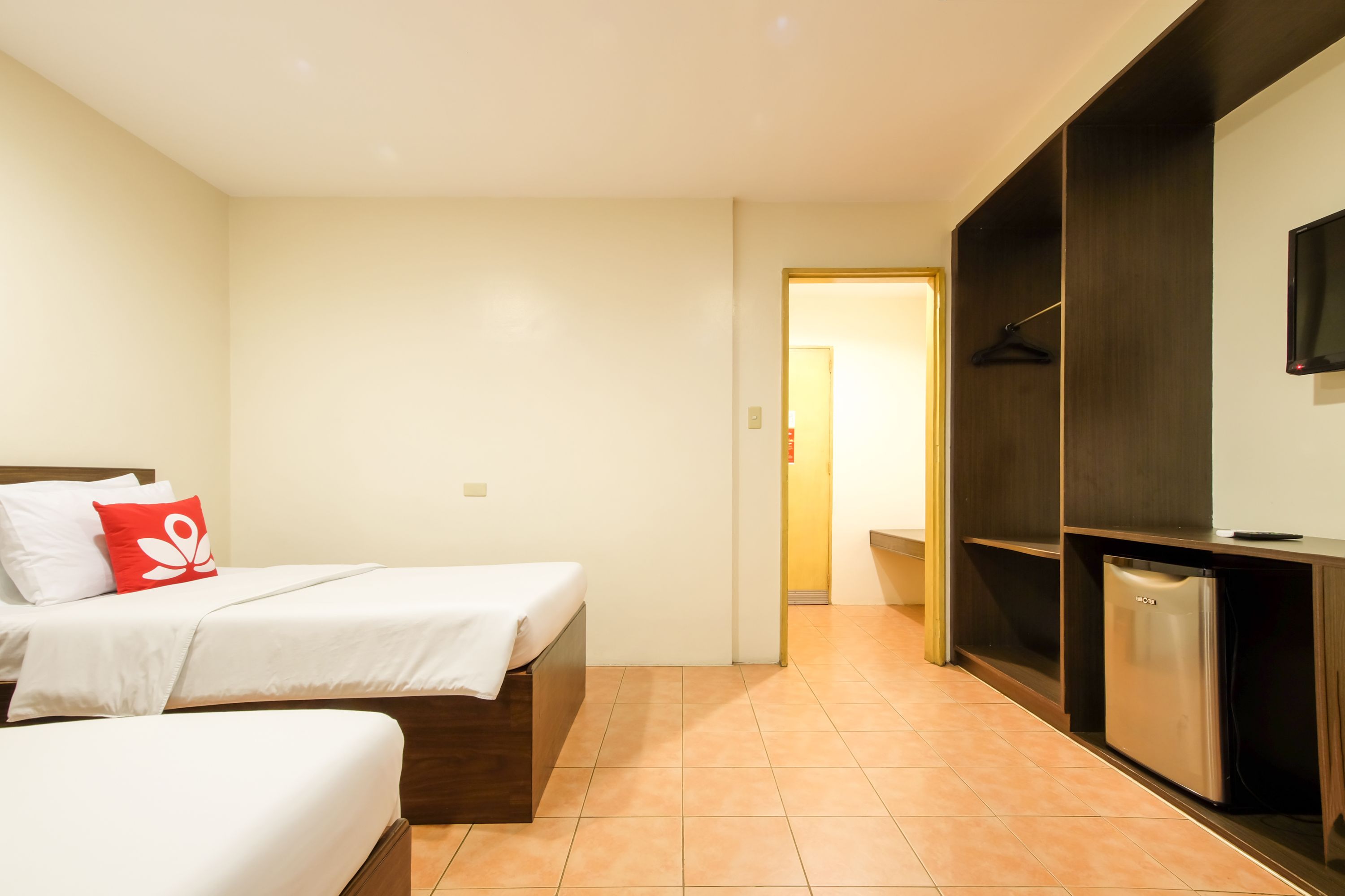 Nichols Airport Hotel by ZEN Rooms