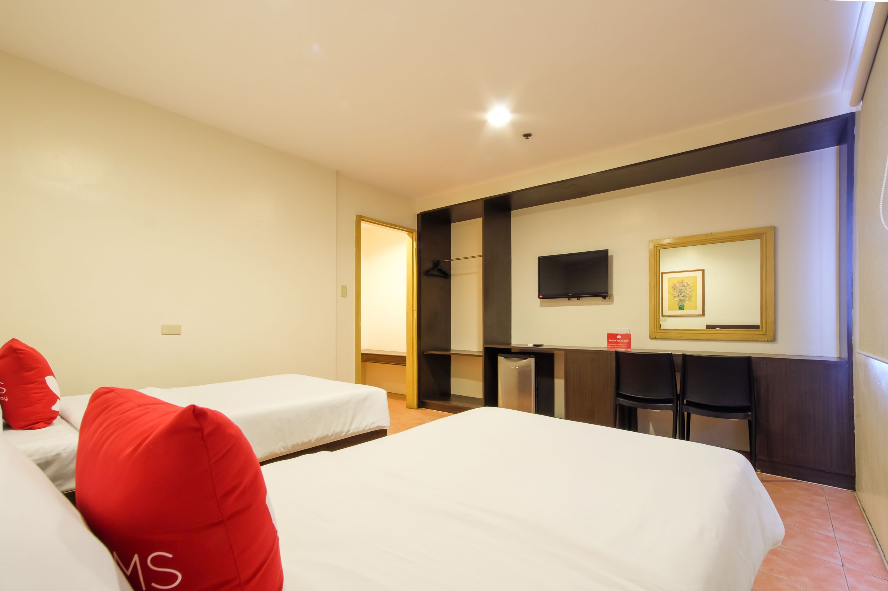Nichols Airport Hotel by ZEN Rooms