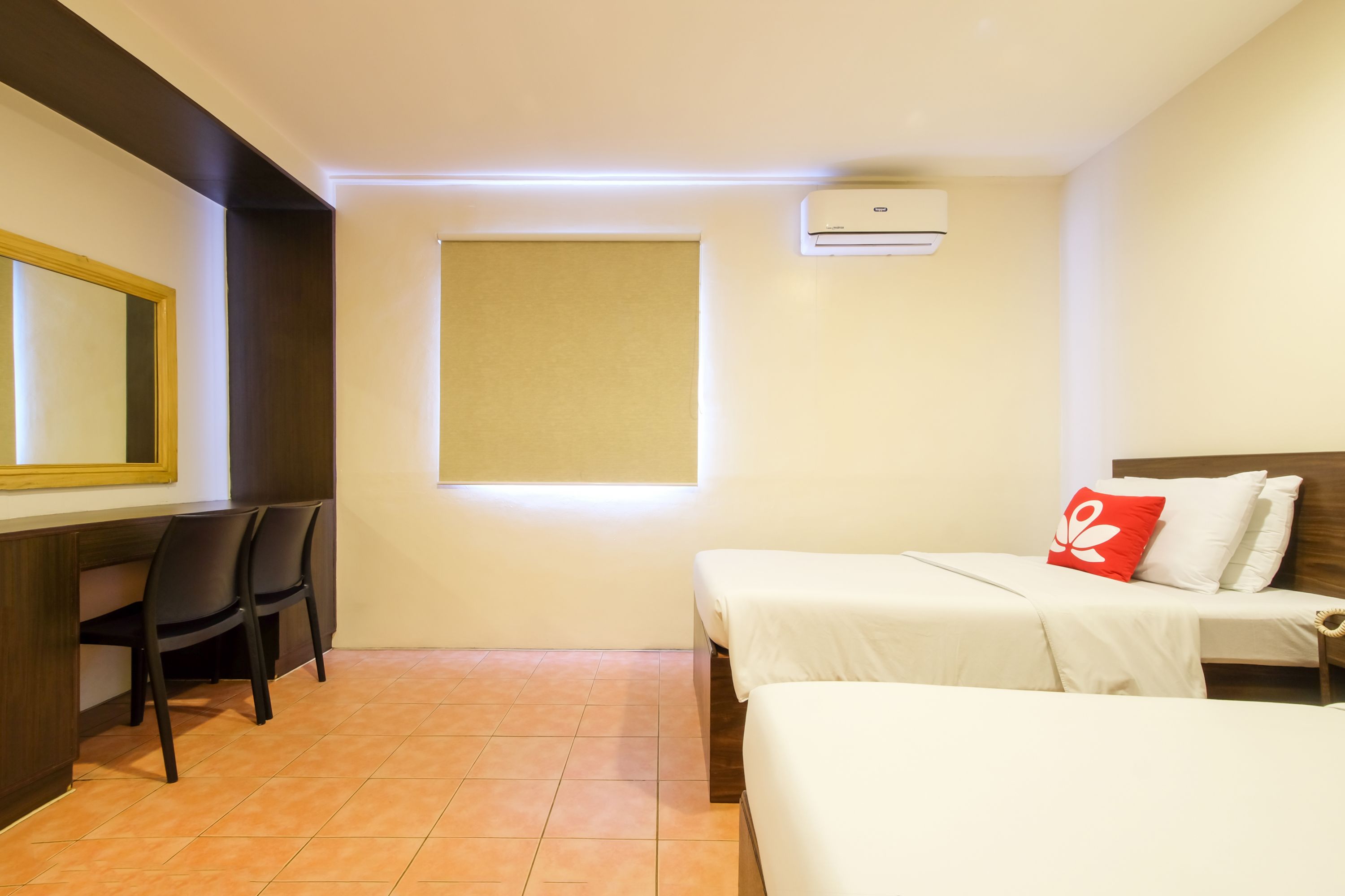Nichols Airport Hotel by ZEN Rooms