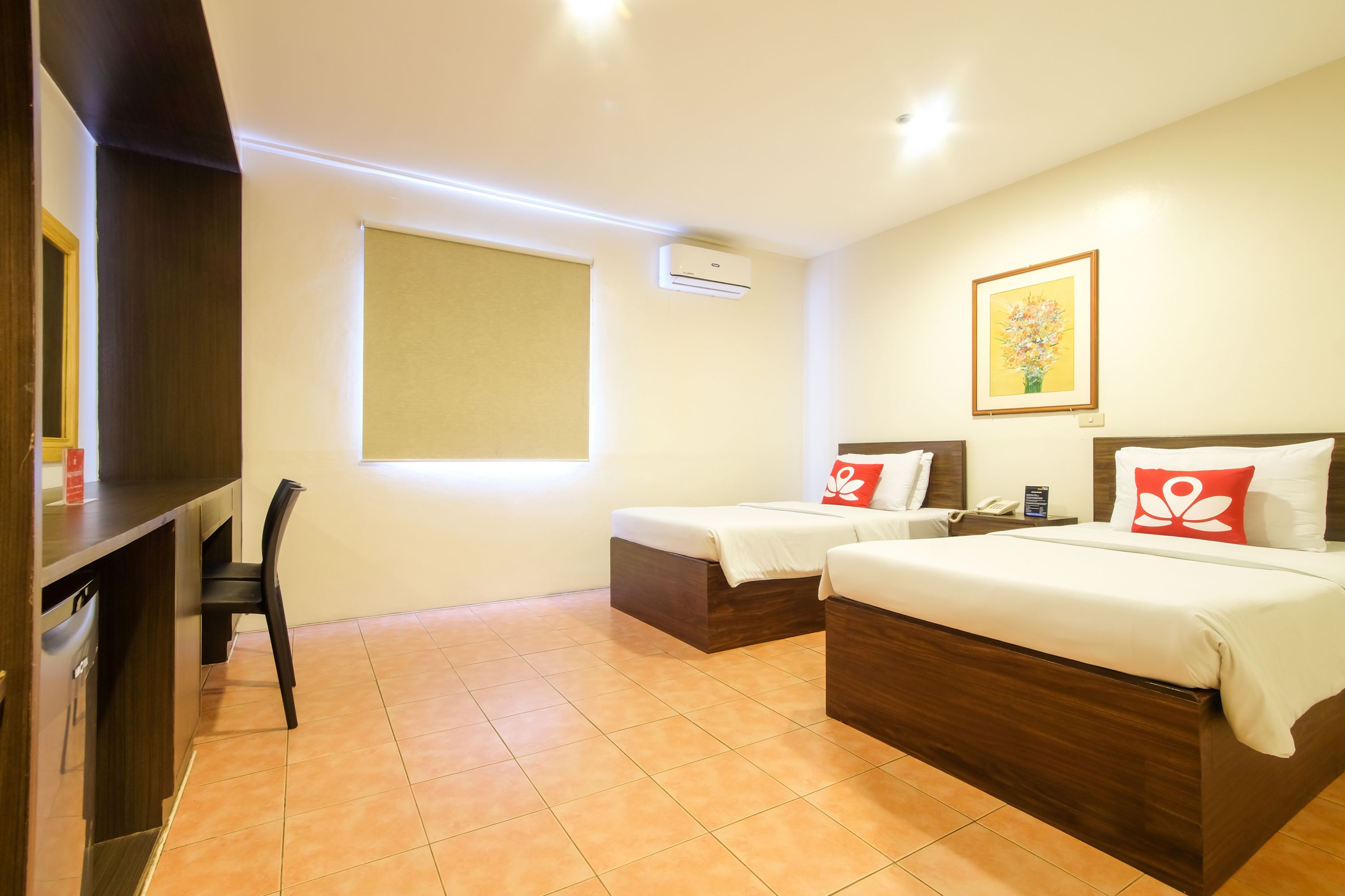 Nichols Airport Hotel by ZEN Rooms