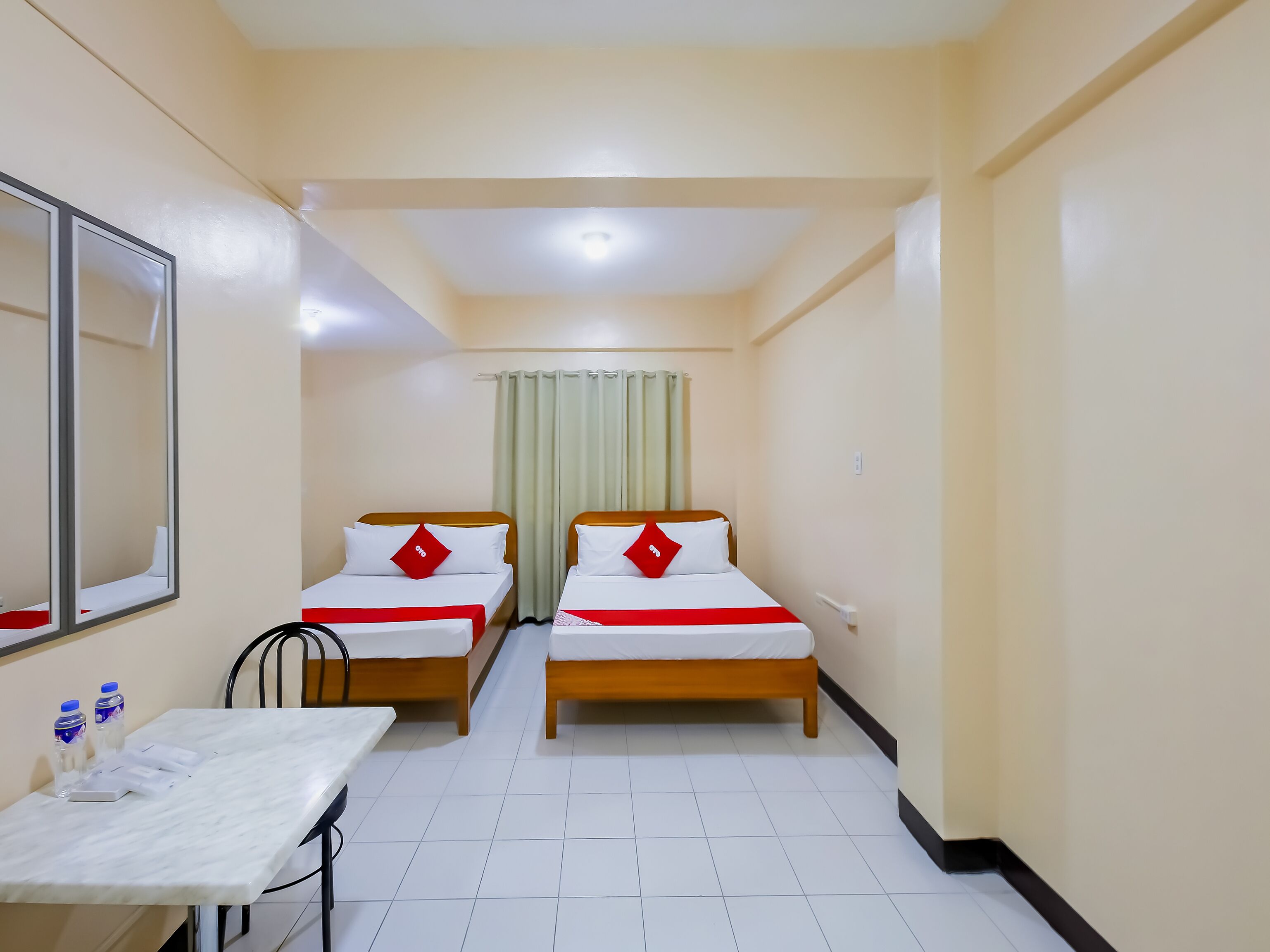 Oyo 836 E & H Residences