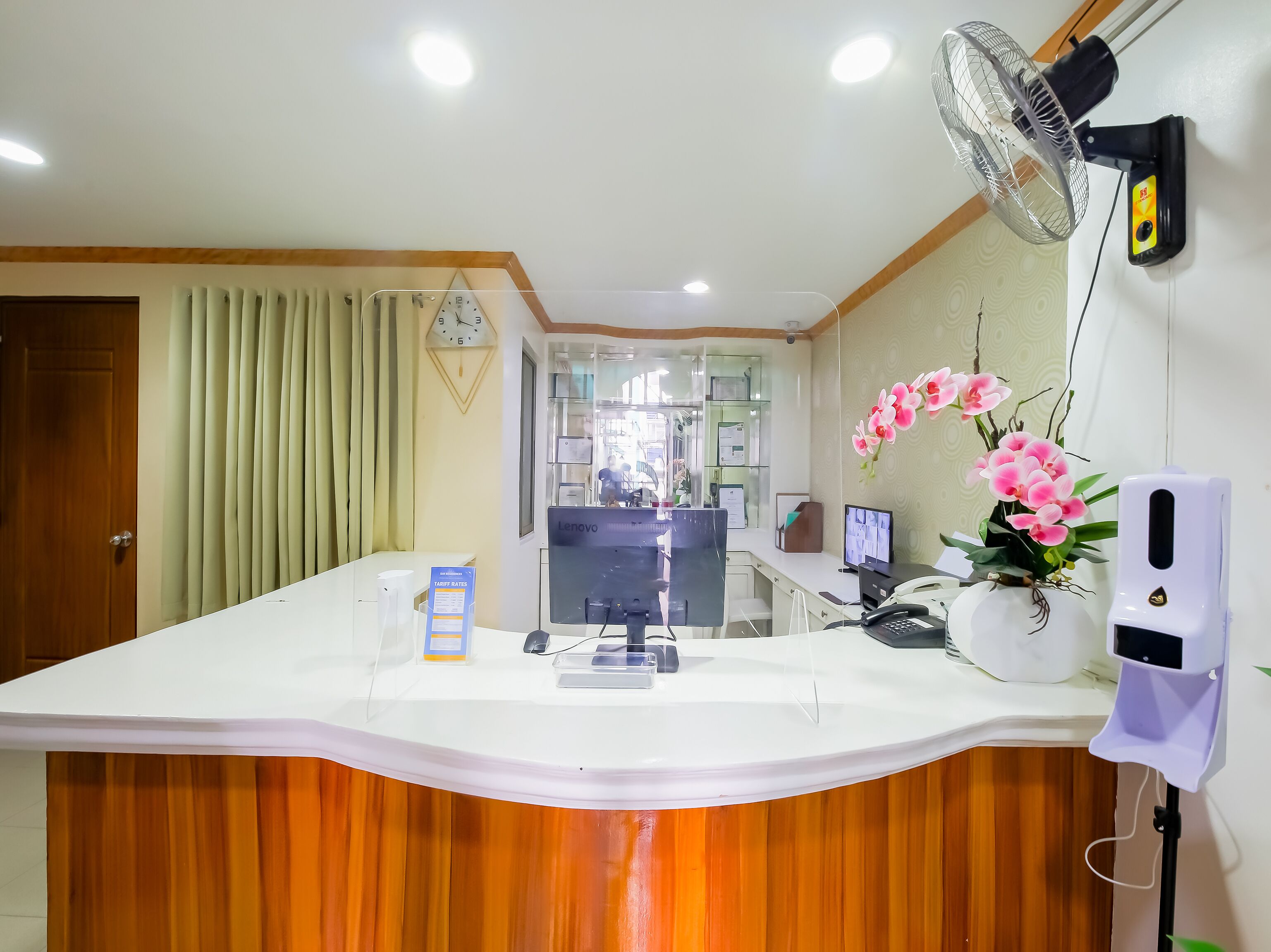 Oyo 836 E & H Residences