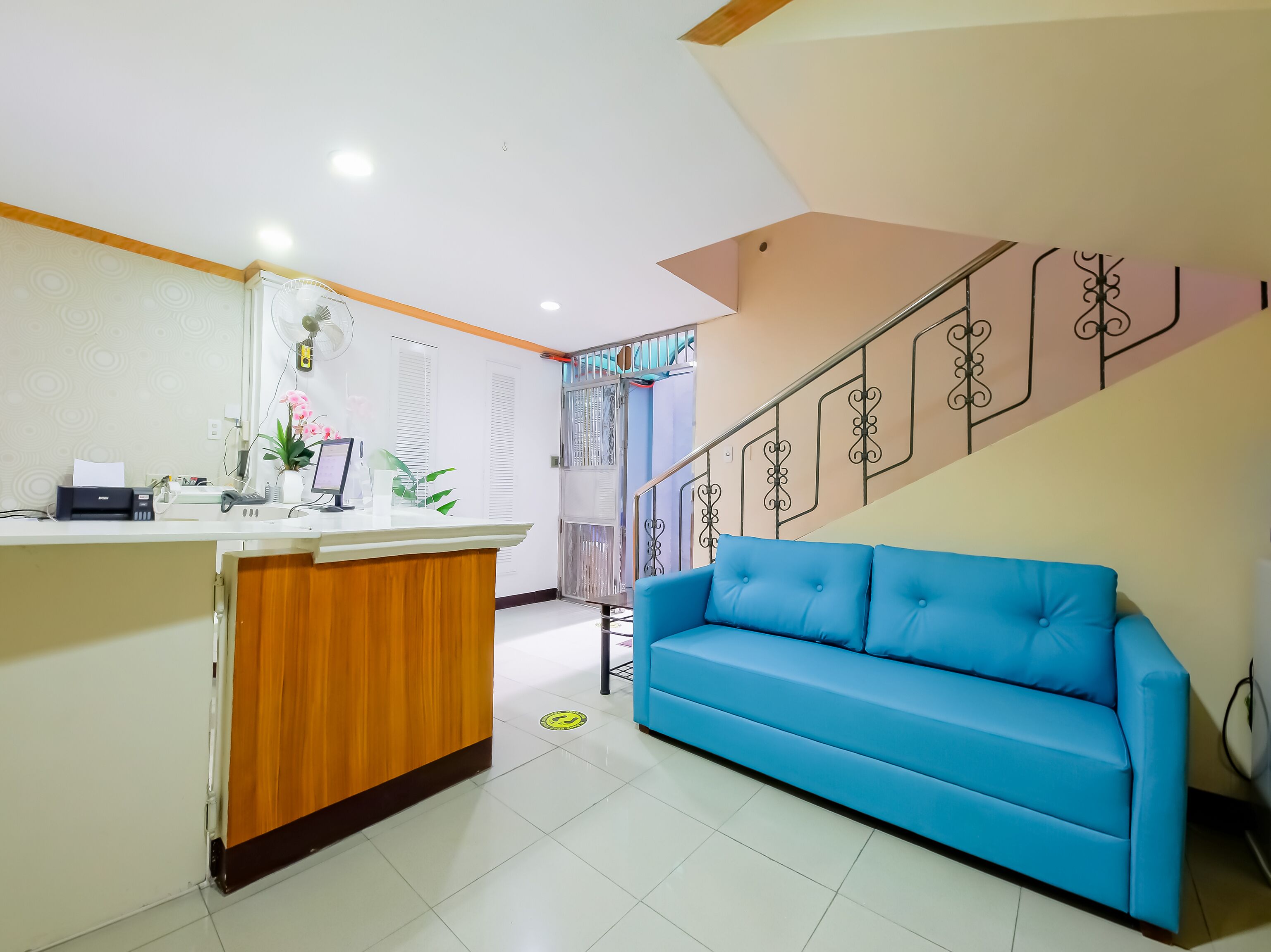 Oyo 836 E & H Residences