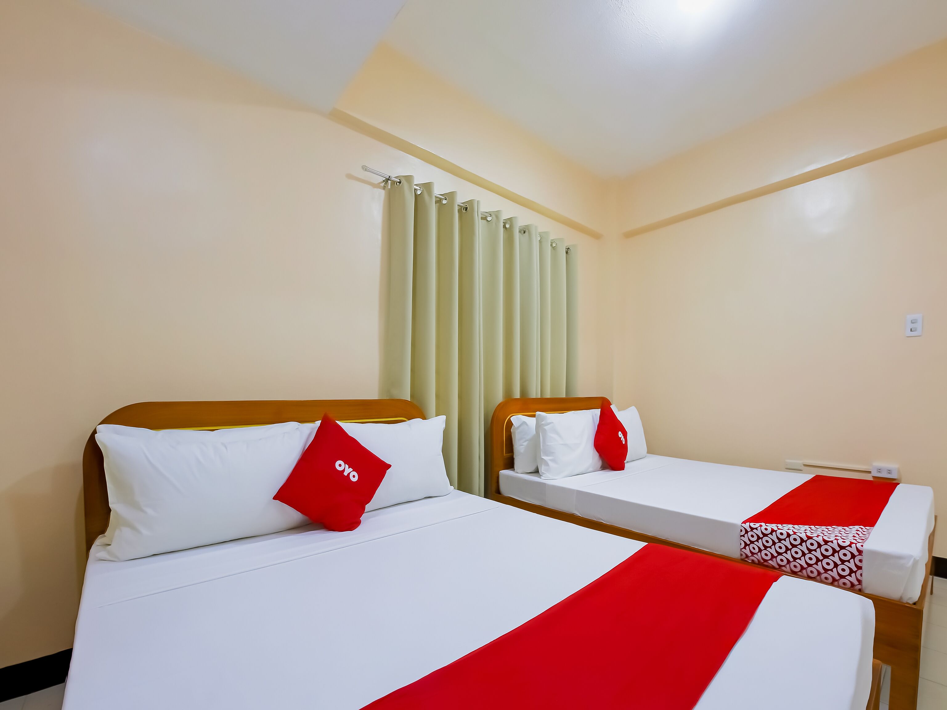 Oyo 836 E & H Residences