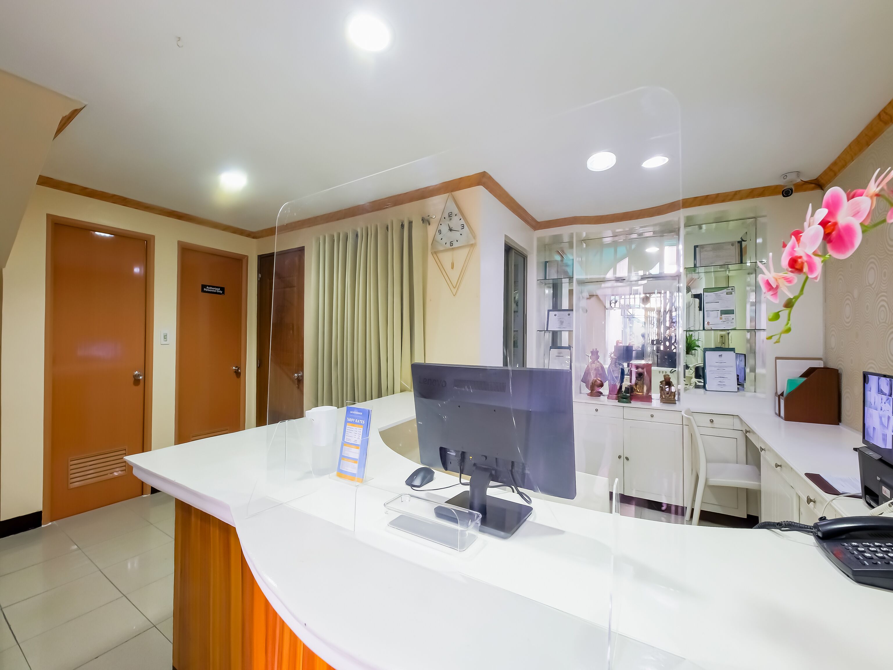 Oyo 836 E & H Residences