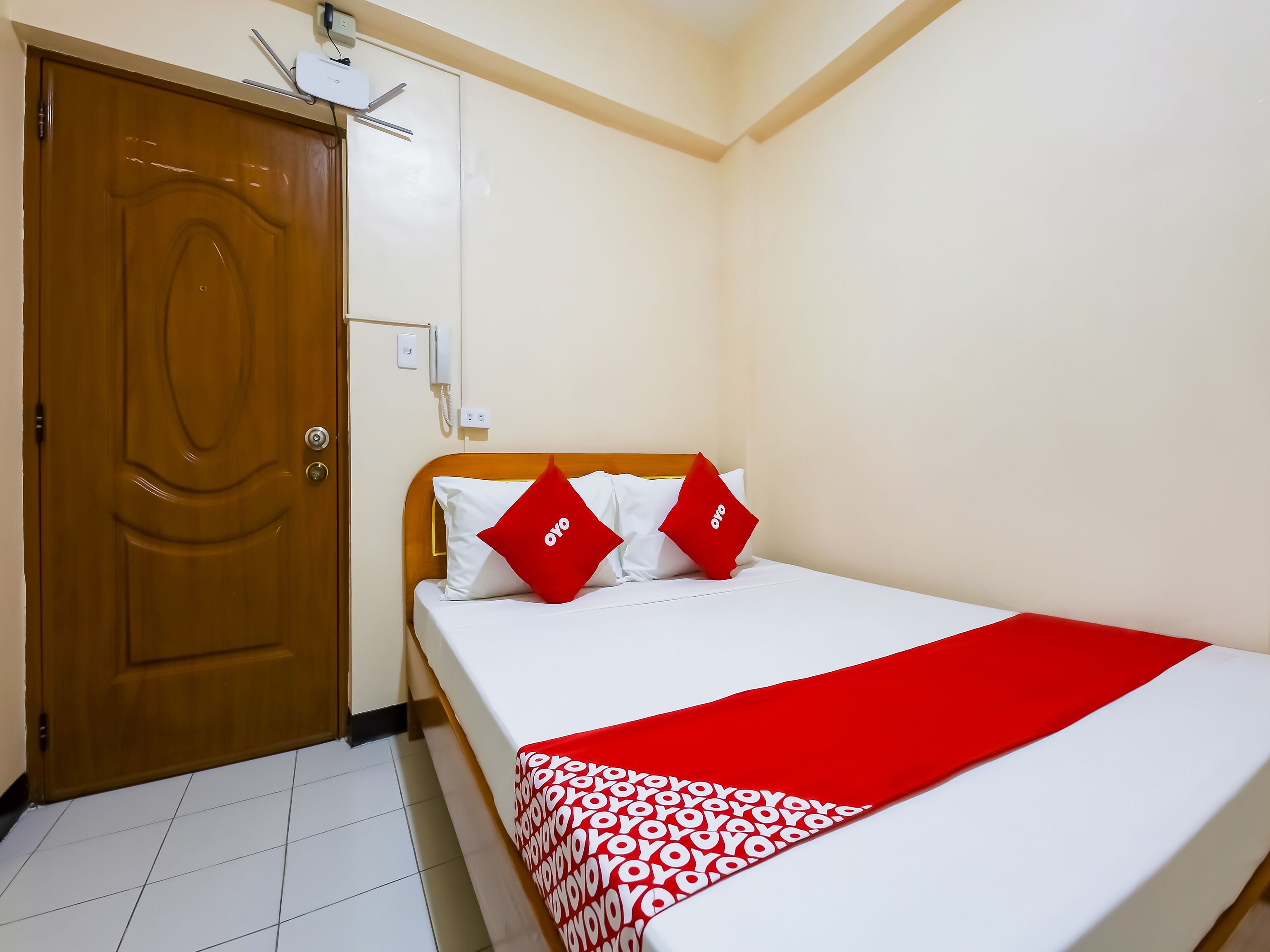 Oyo 836 E & H Residences