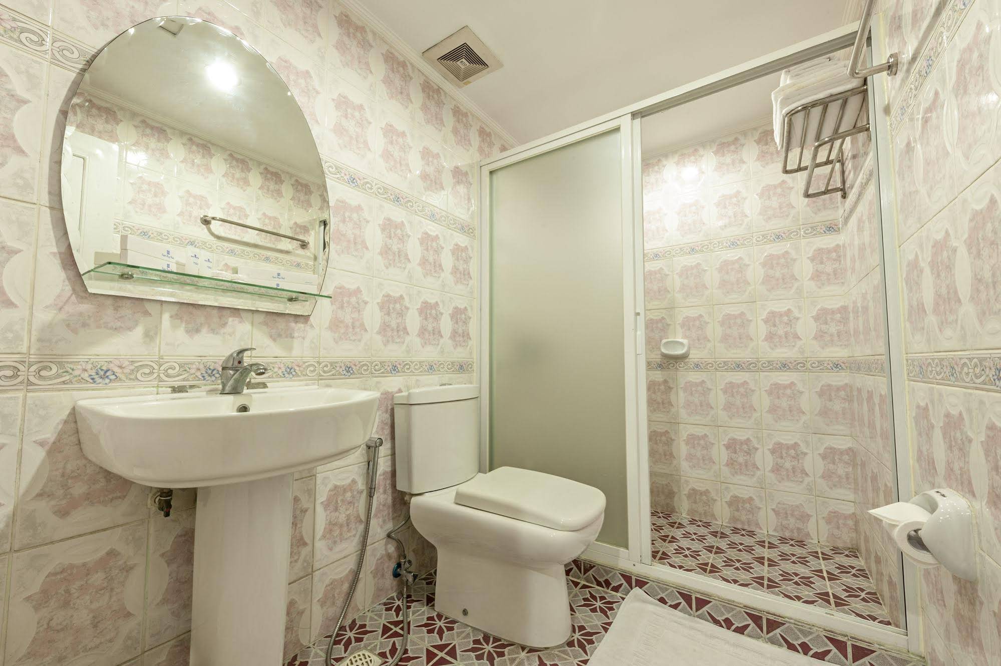 Oyster Plaza Hotel