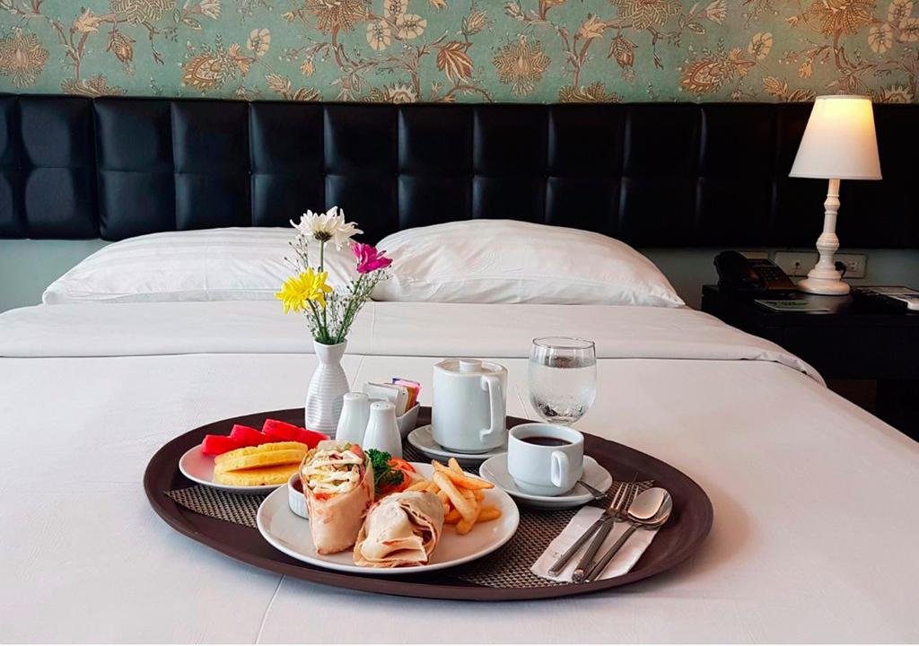 Precious Kassel Travellers Airport GuestHouse