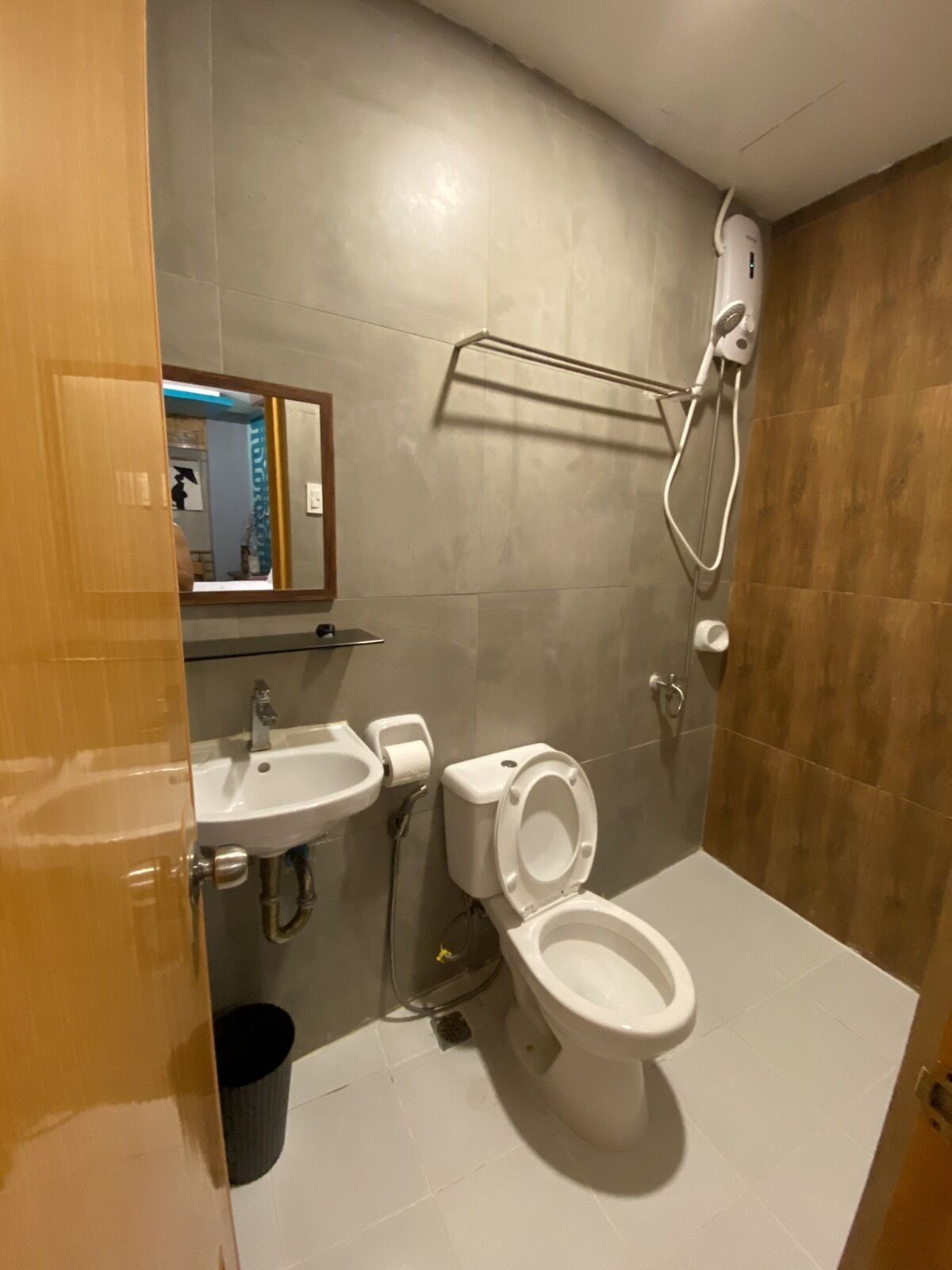 Rain Airport Bnb
