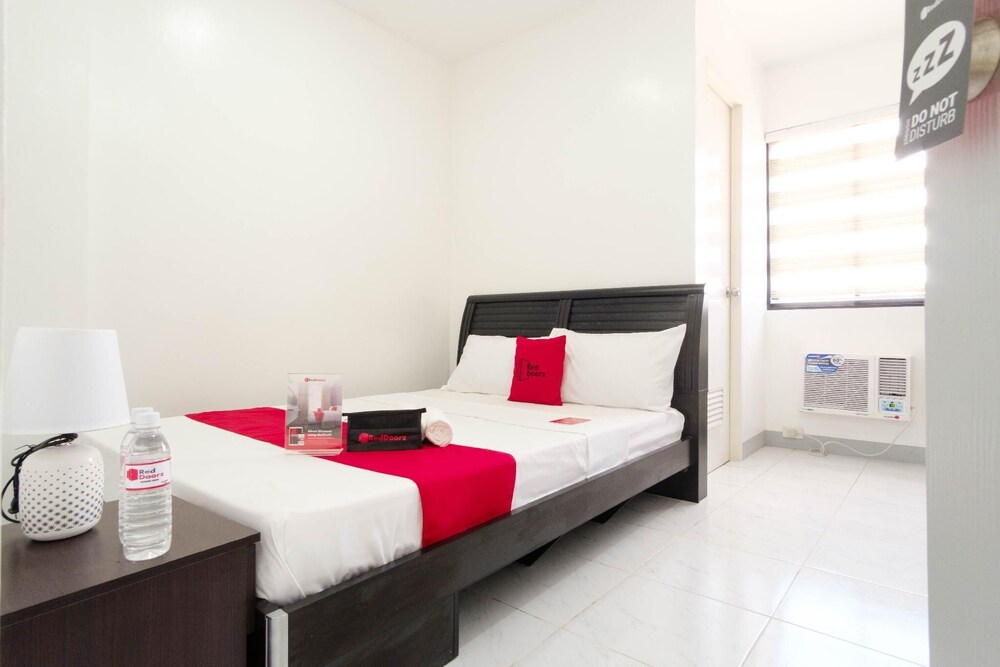 RedDoorz Near SM Bicutan