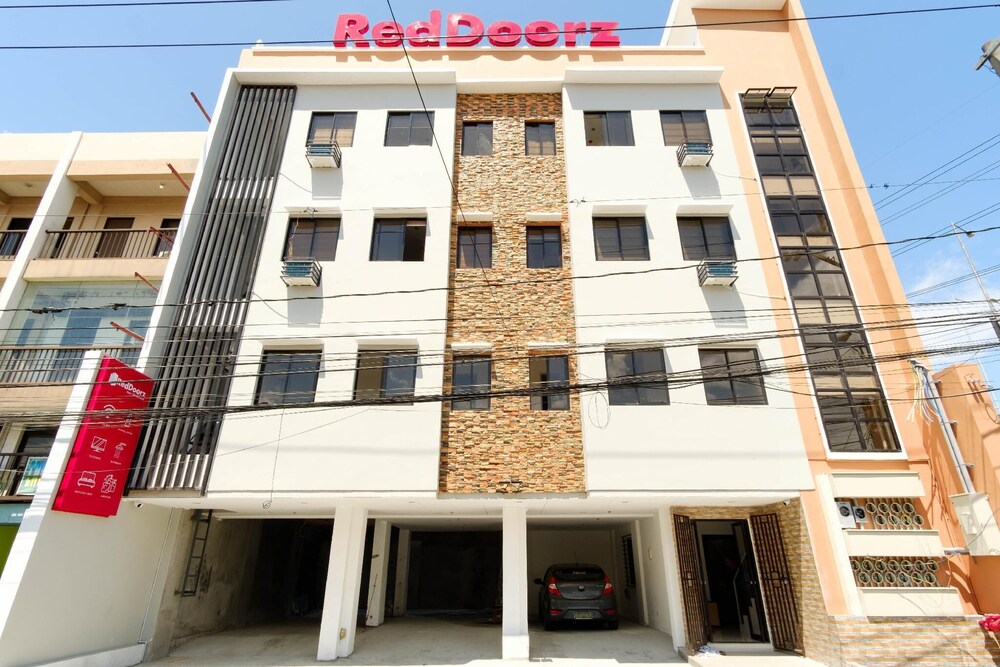 RedDoorz Near SM Bicutan