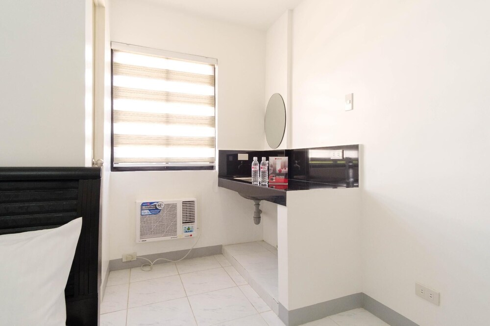 RedDoorz Near SM Bicutan