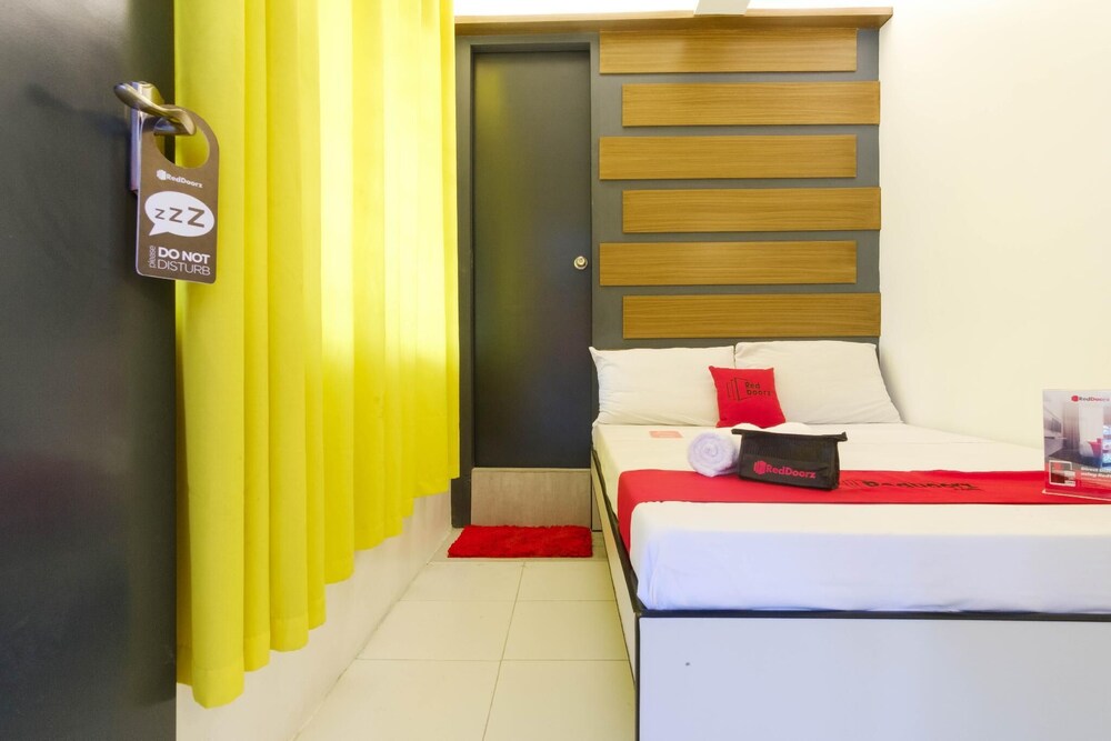RedDoorz Near SM Bicutan