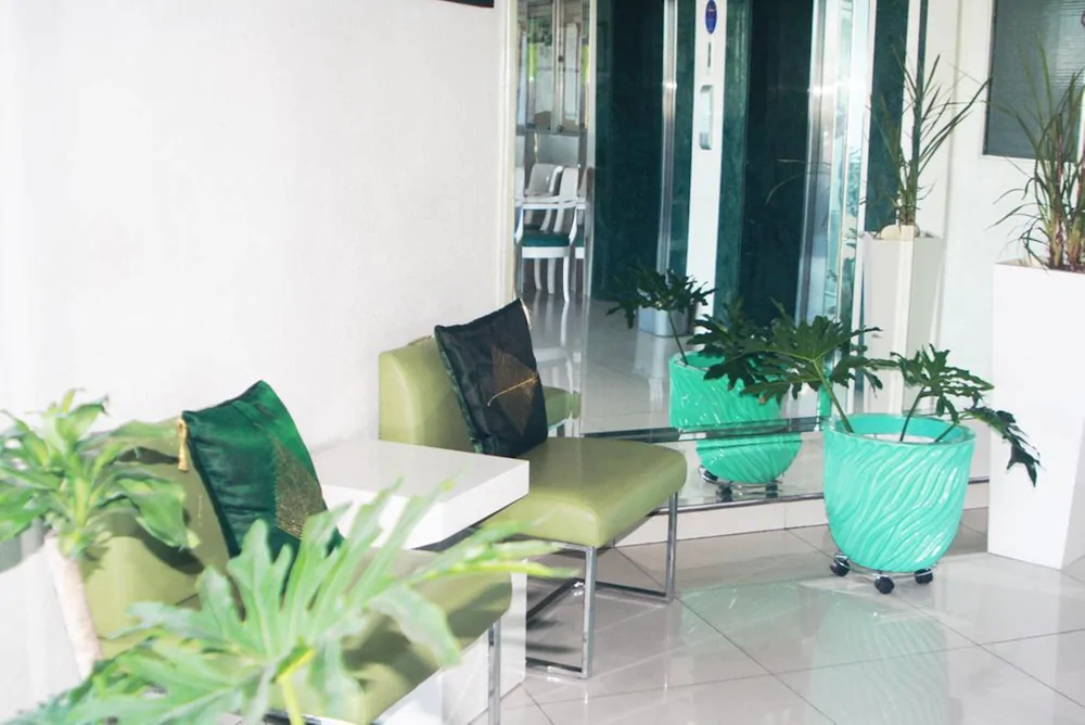 Touristation At Crowne Bay